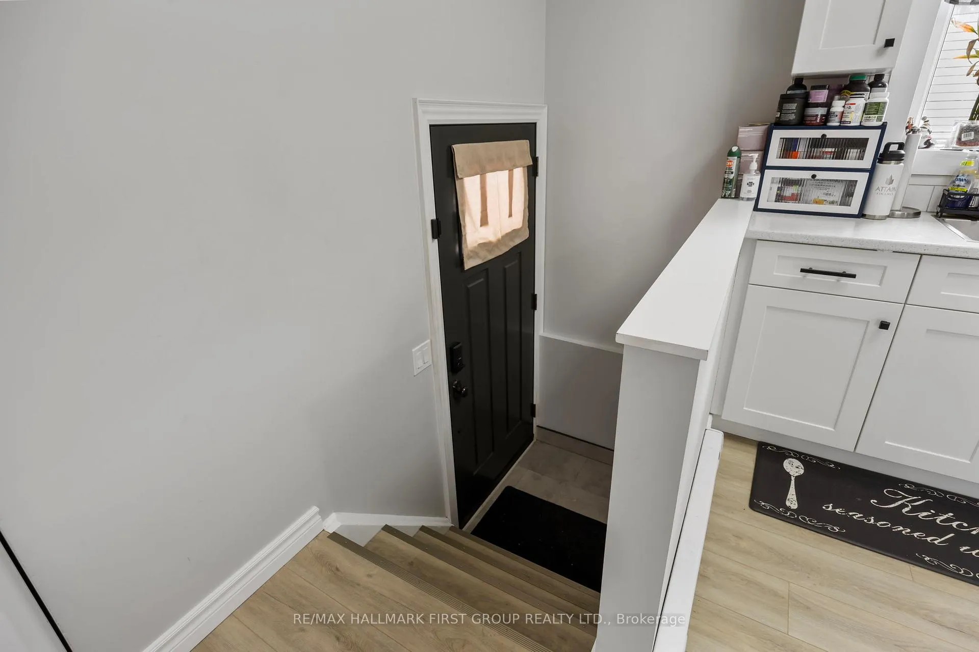 Photo 2 of Unit Upper Level, 1014 Renaissance Drive, Oshawa, Lakeview — HOMEH