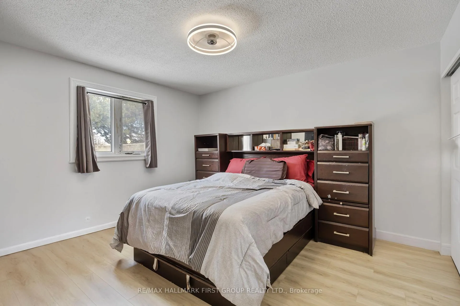 Photo 11 of Unit Upper Level, 1014 Renaissance Drive, Oshawa, Lakeview — HOMEH