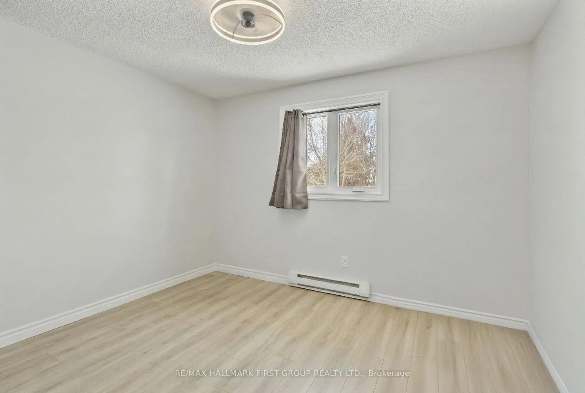Photo 12 of Unit Upper Level, 1014 Renaissance Drive, Oshawa, Lakeview — HOMEH