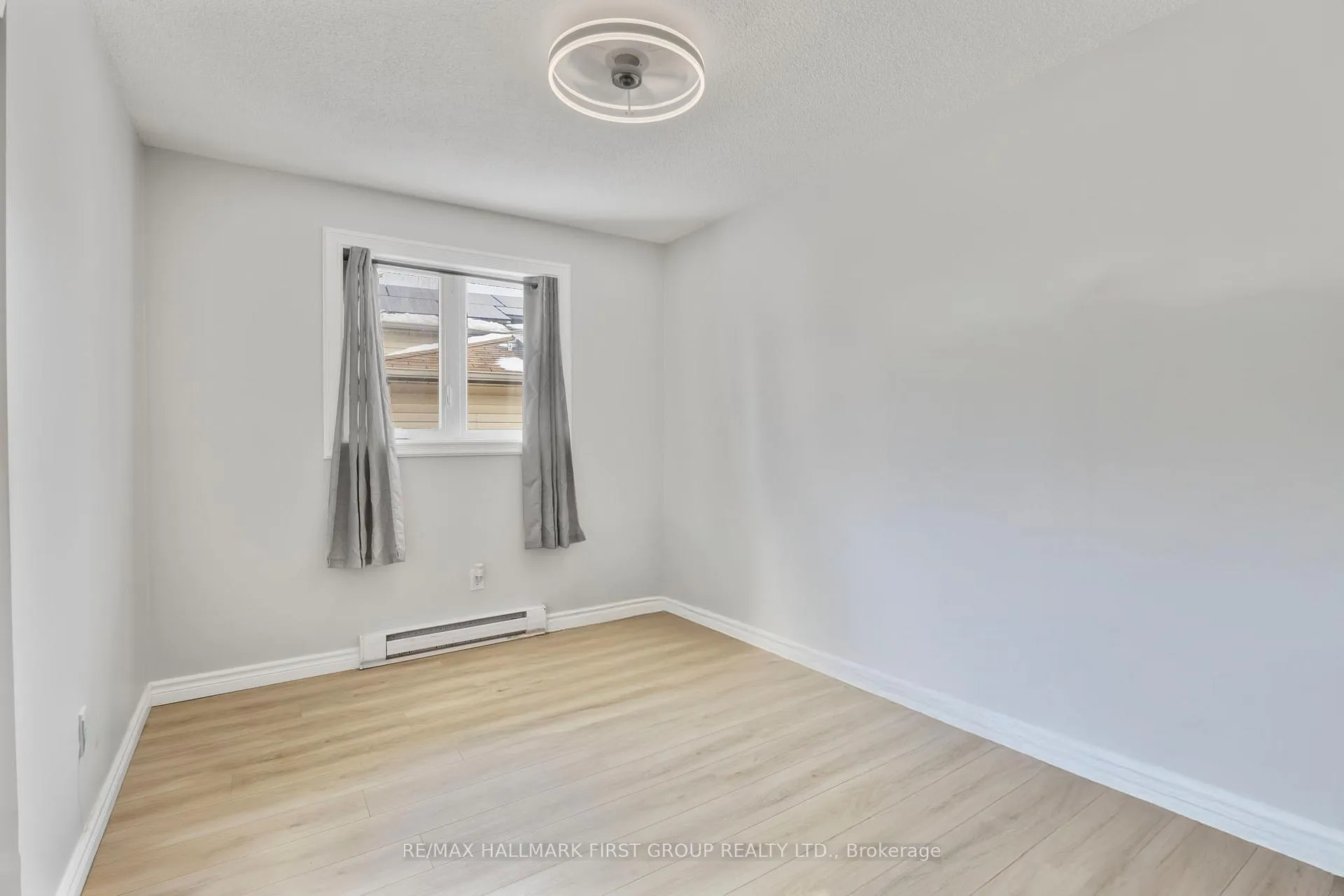 Photo 13 of Unit Upper Level, 1014 Renaissance Drive, Oshawa, Lakeview — HOMEH