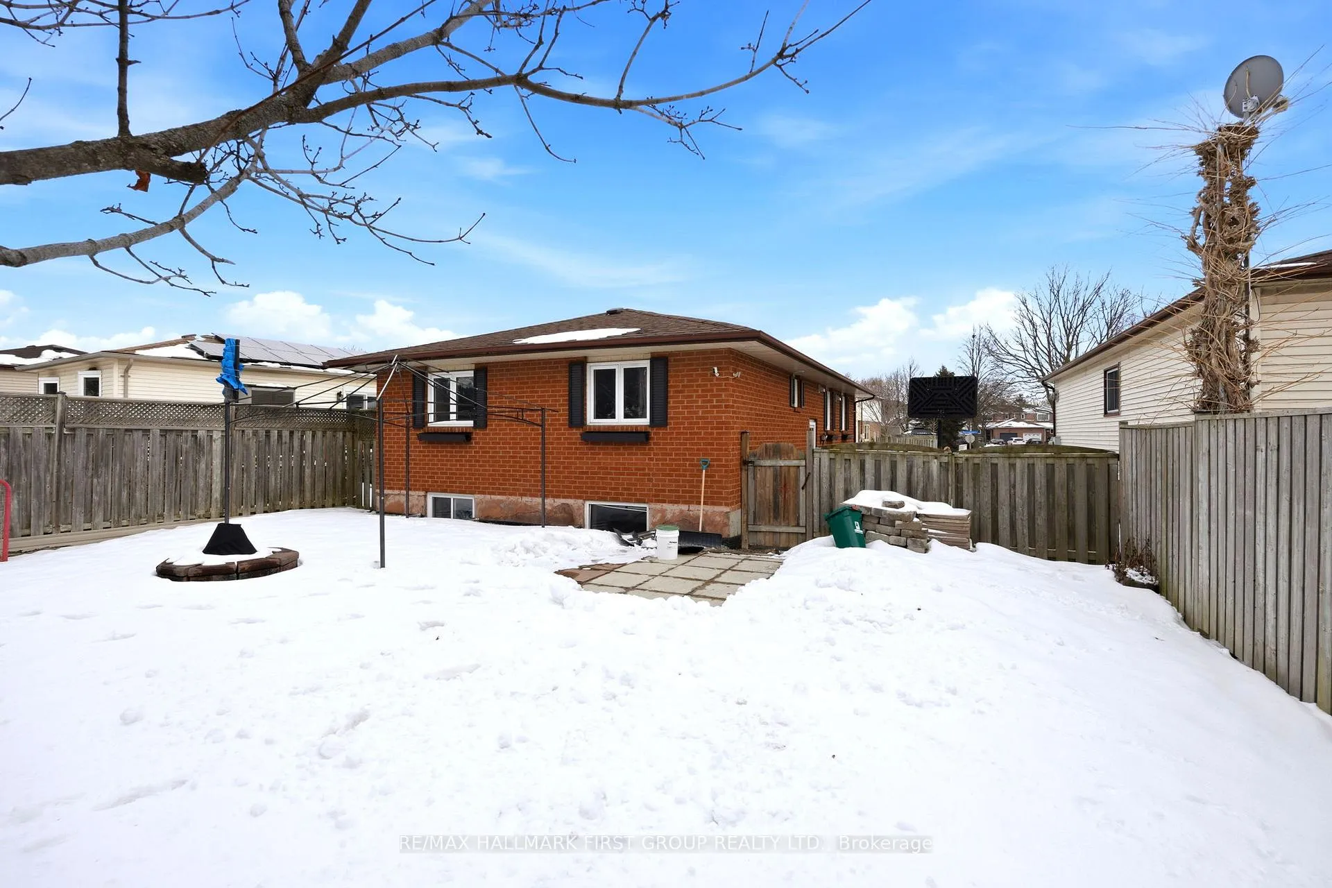 Photo 18 of Unit Upper Level, 1014 Renaissance Drive, Oshawa, Lakeview — HOMEH