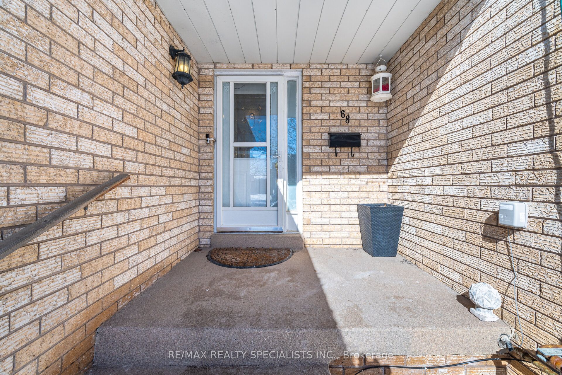 Photo 4 of 68 Muirland Crescent, Brampton, Northwood Park — HOMEH