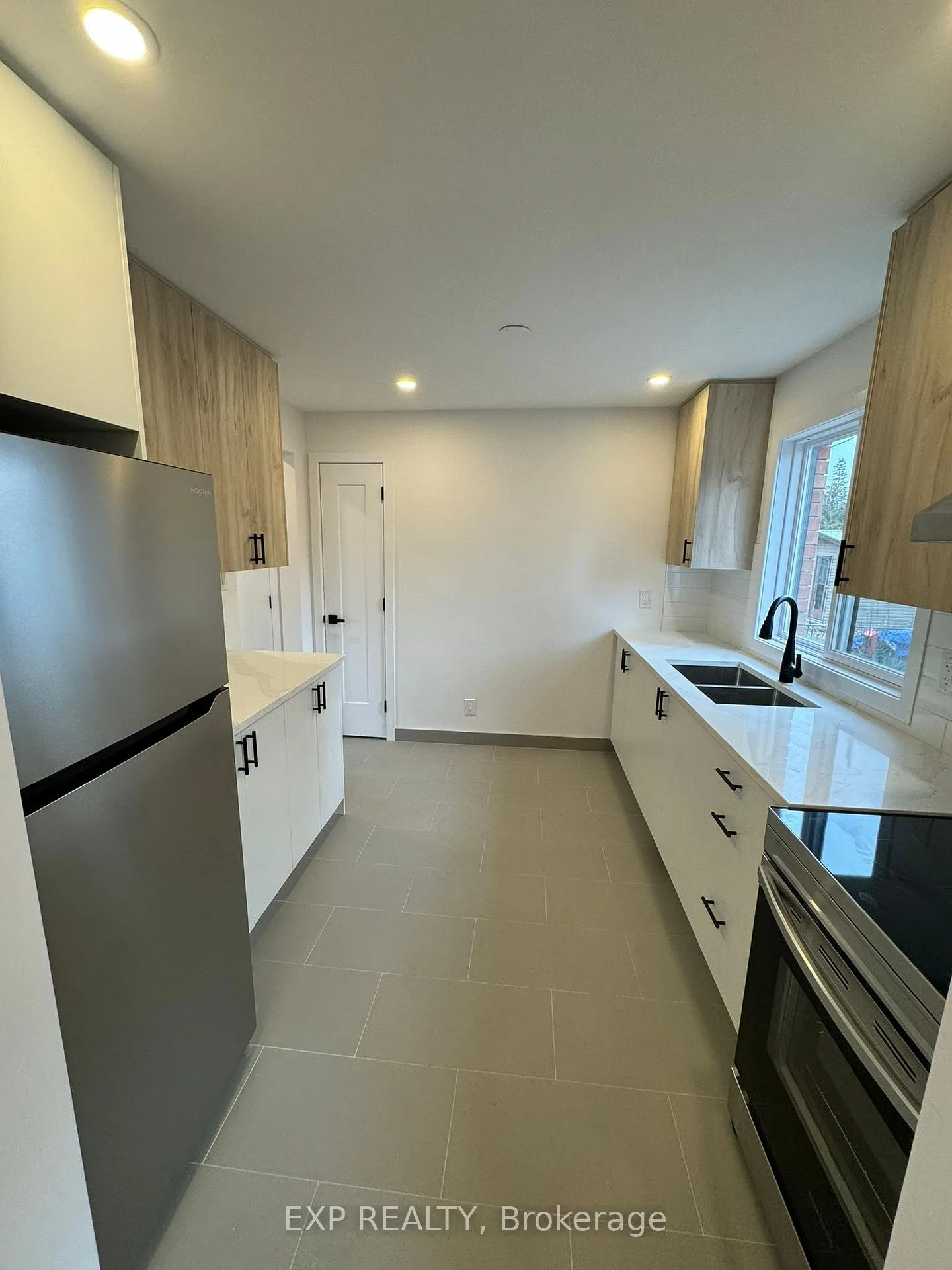 Photo 6 of Unit 1, 2434 Clover Street, Ottawa, Heron Park — HOMEH