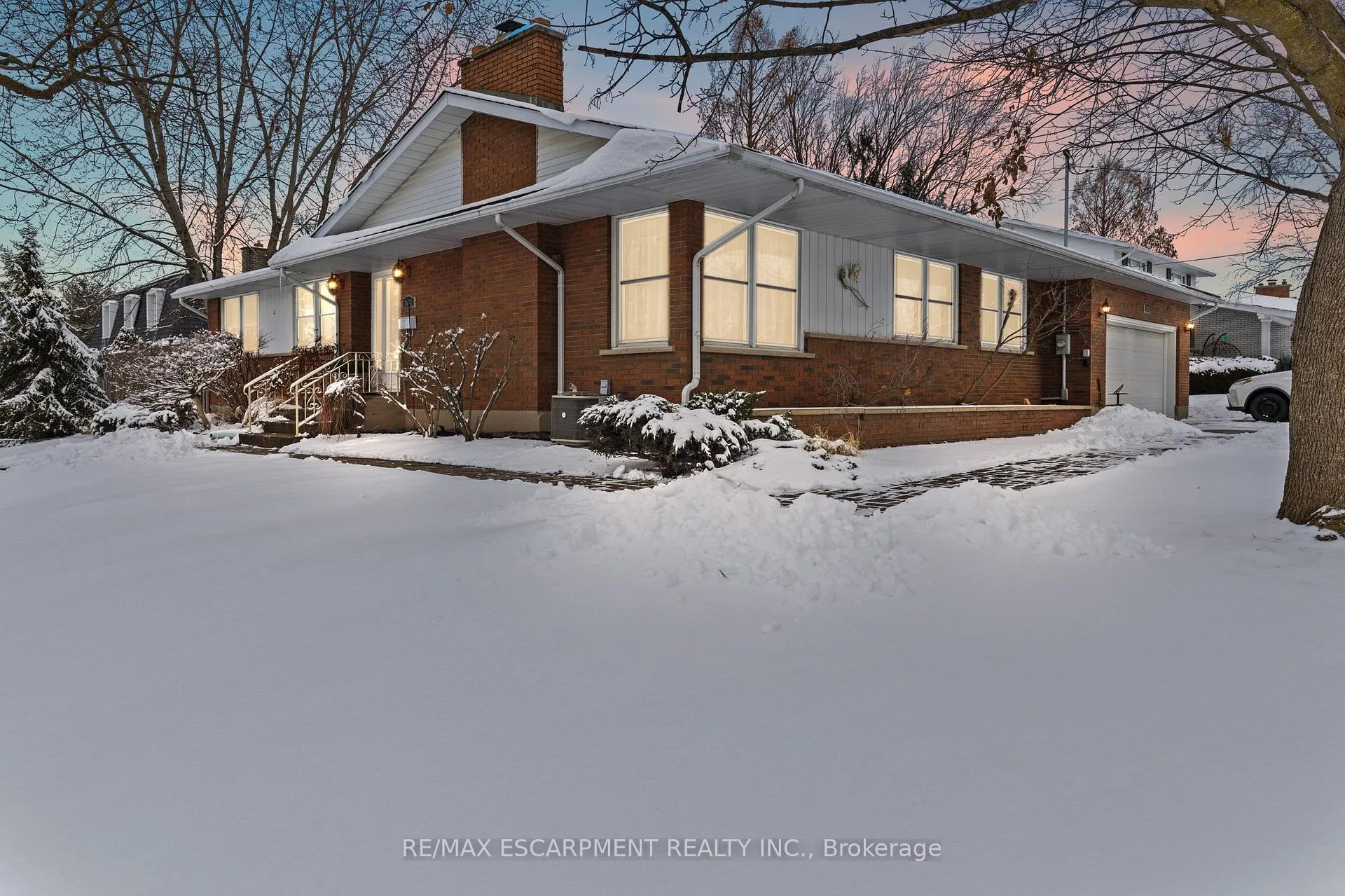 Photo 2 of 7075 Waterloo Drive, Niagara Falls, Casey — HOMEH