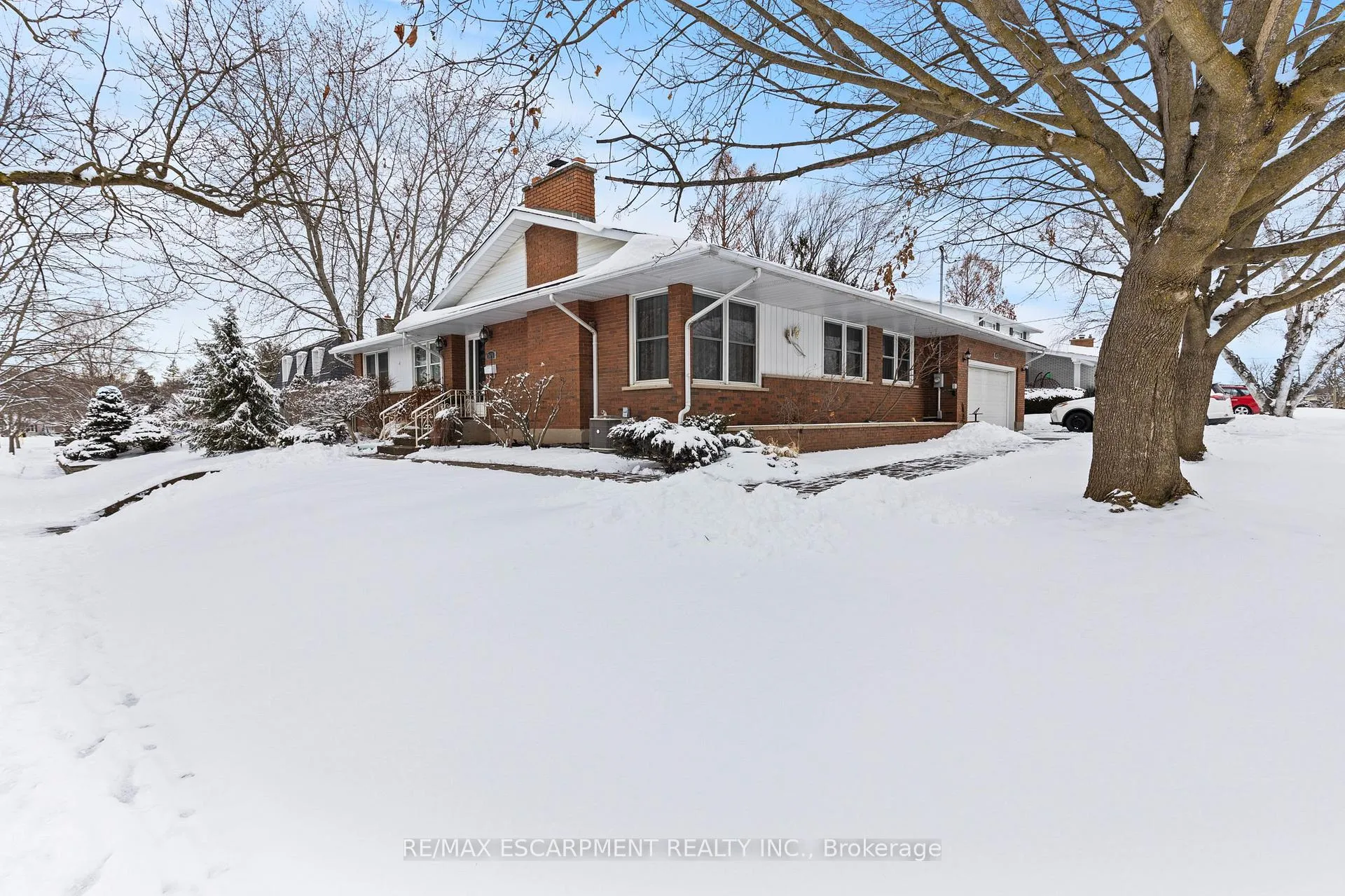 Photo 3 of 7075 Waterloo Drive, Niagara Falls, Casey — HOMEH