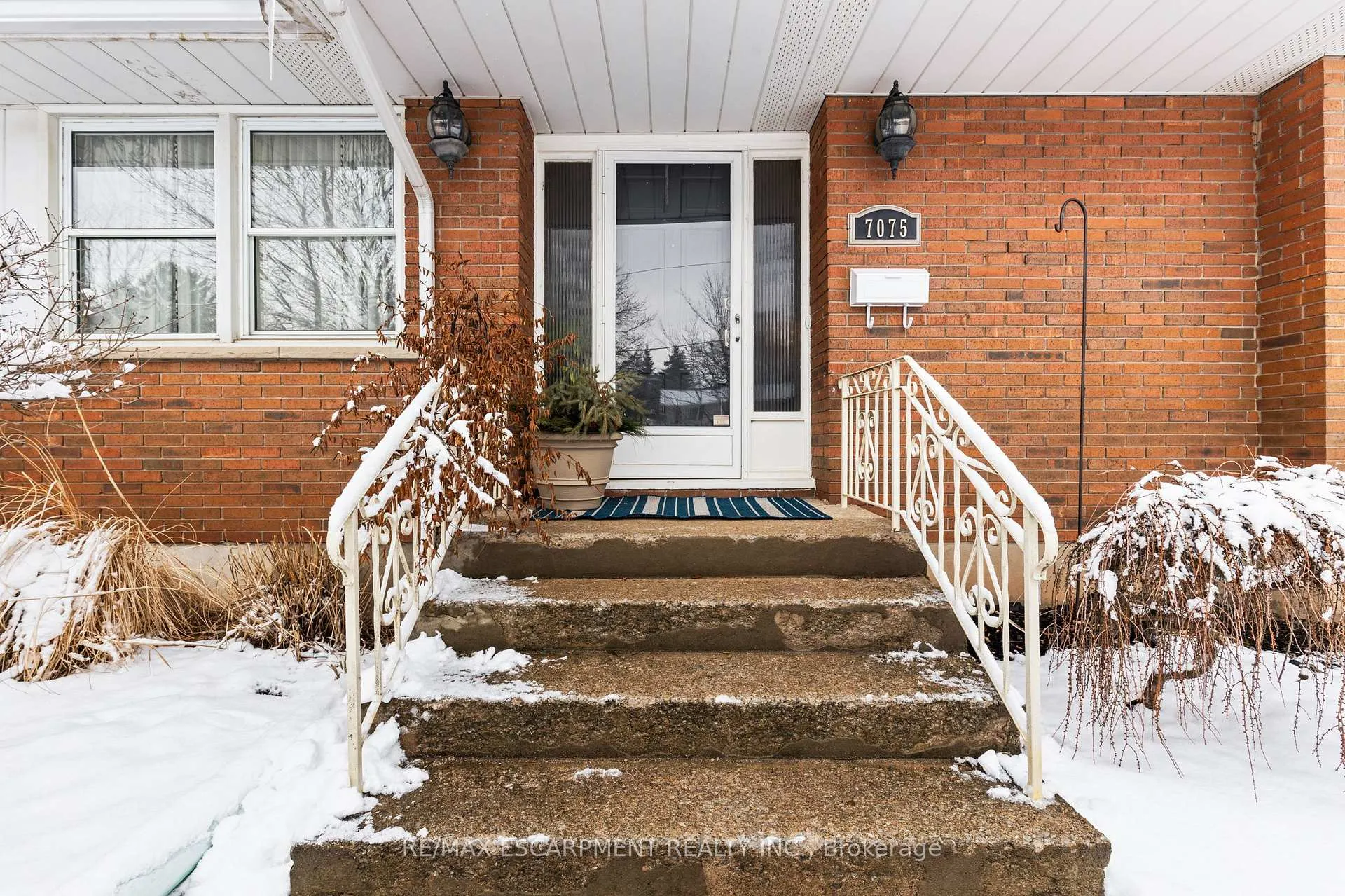 Photo 6 of 7075 Waterloo Drive, Niagara Falls, Casey — HOMEH