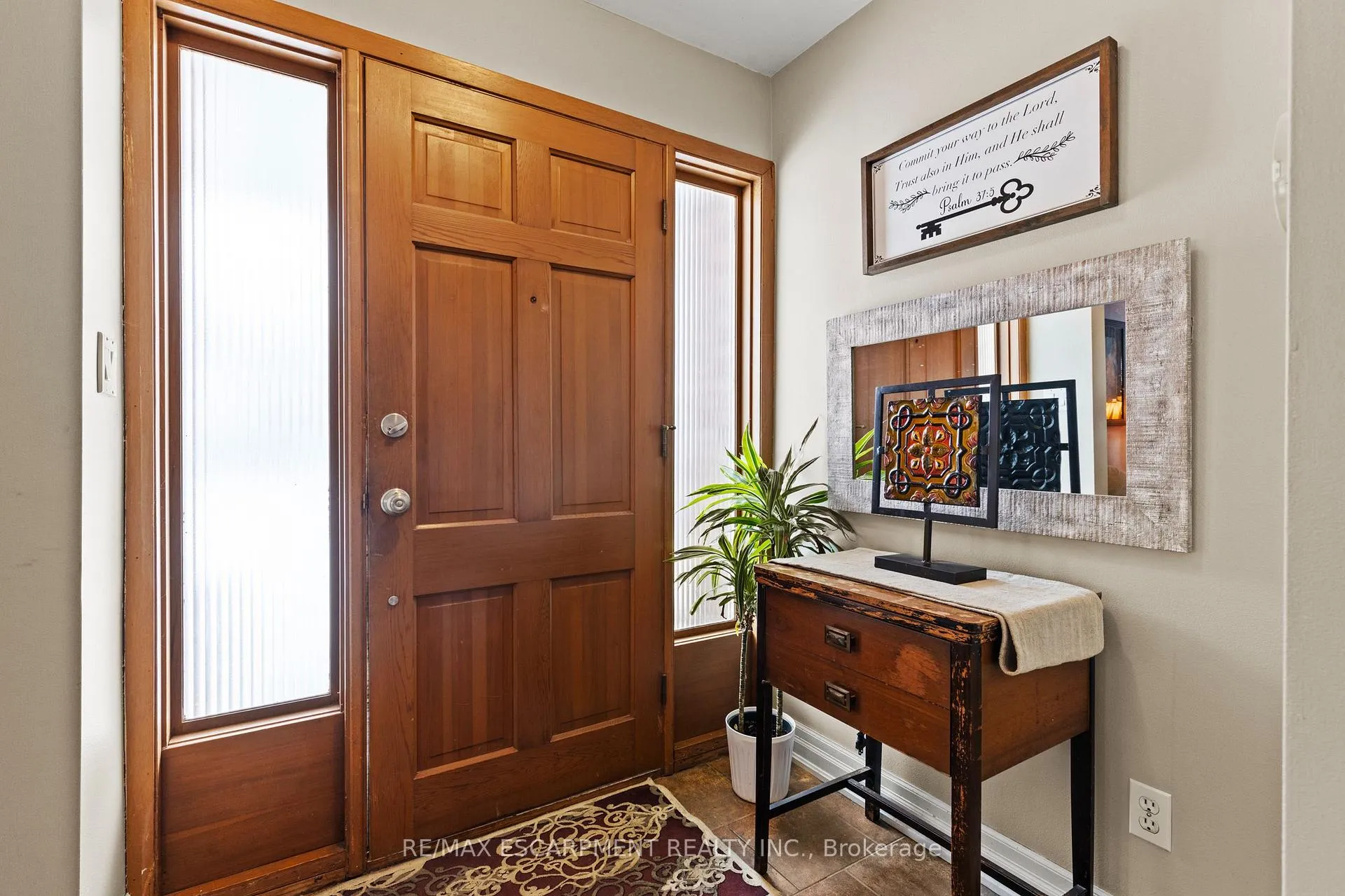 Photo 7 of 7075 Waterloo Drive, Niagara Falls, Casey — HOMEH