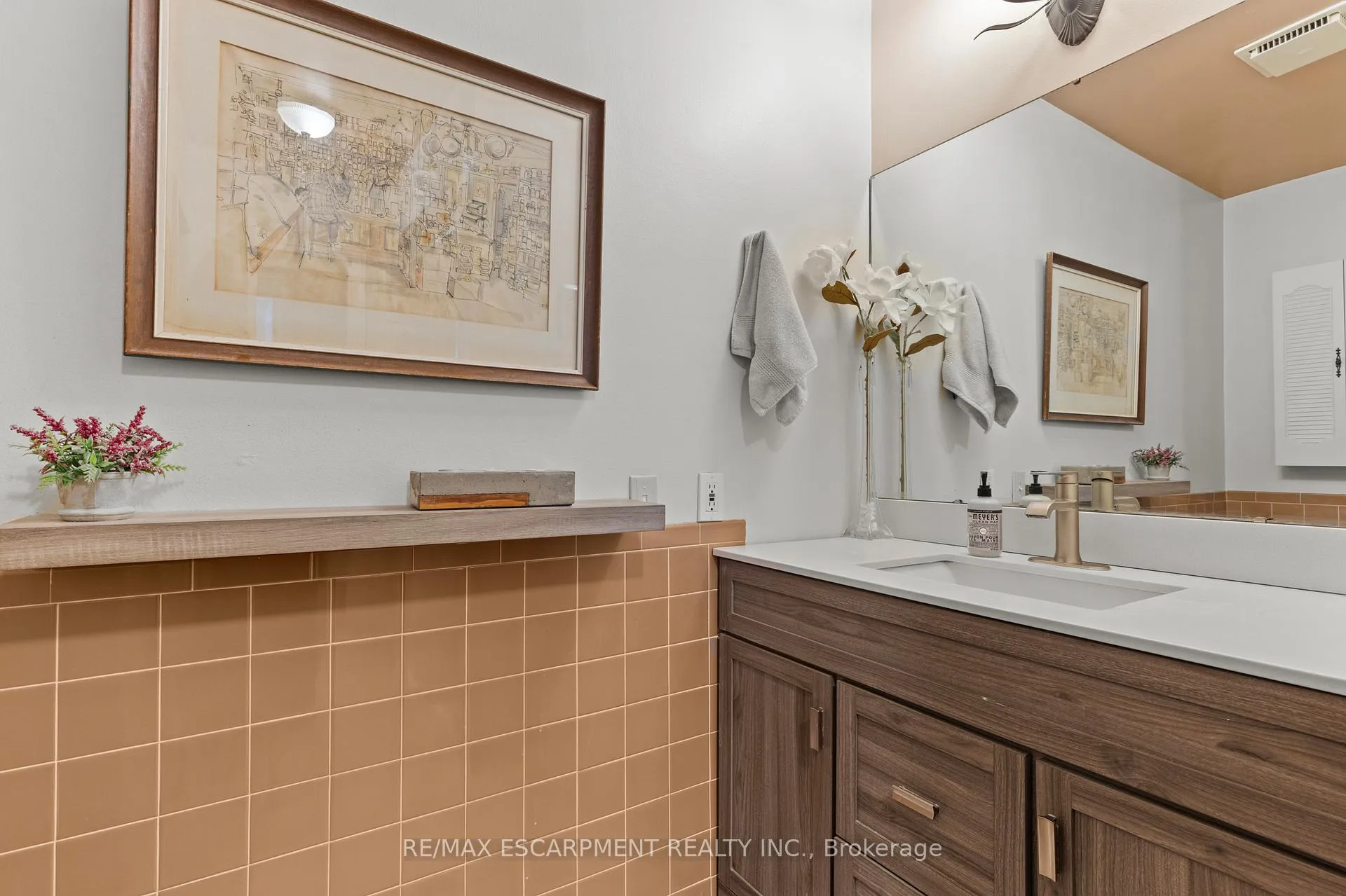 Photo 32 of 7075 Waterloo Drive, Niagara Falls, Casey — HOMEH
