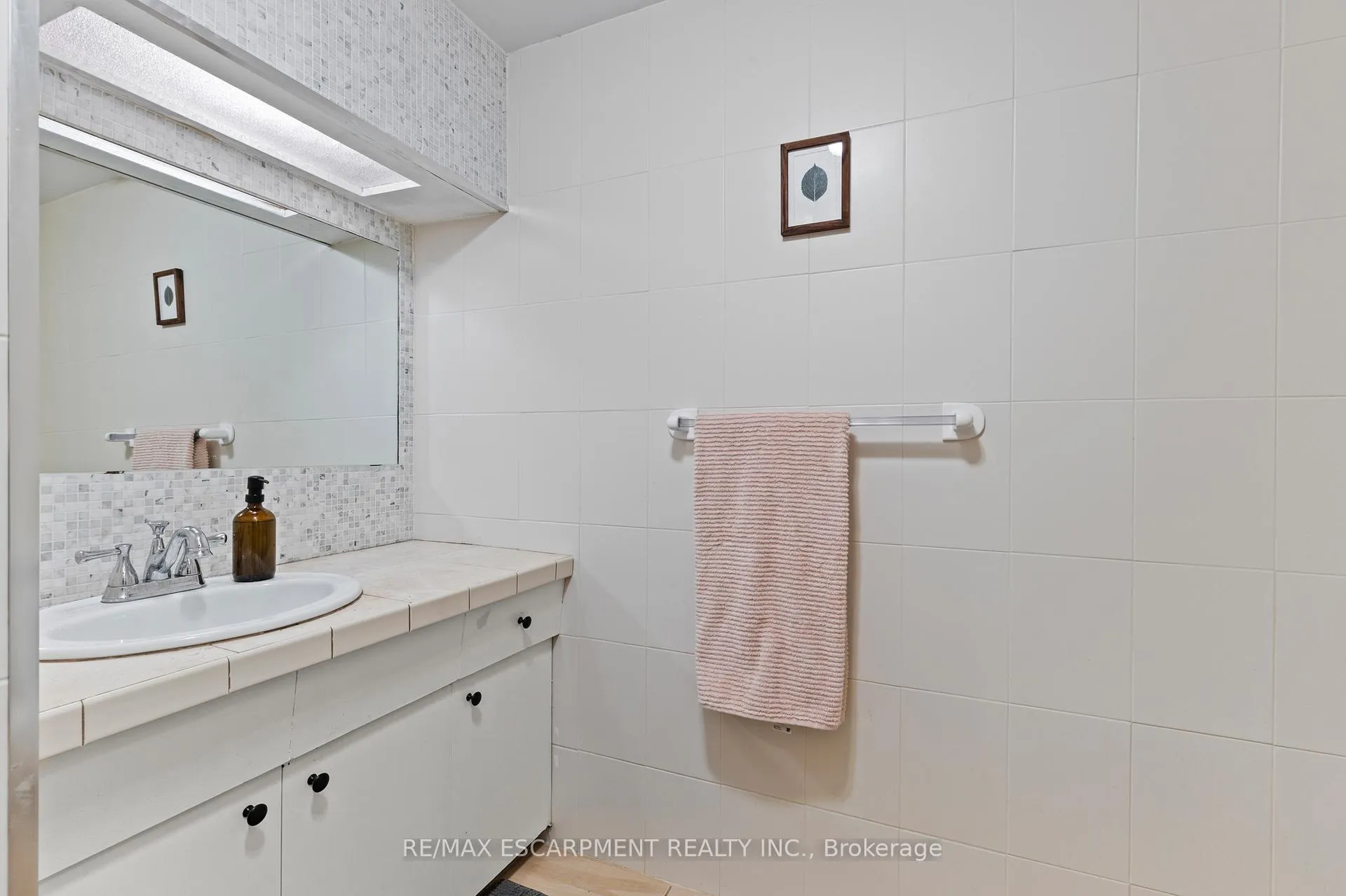 Photo 41 of 7075 Waterloo Drive, Niagara Falls, Casey — HOMEH