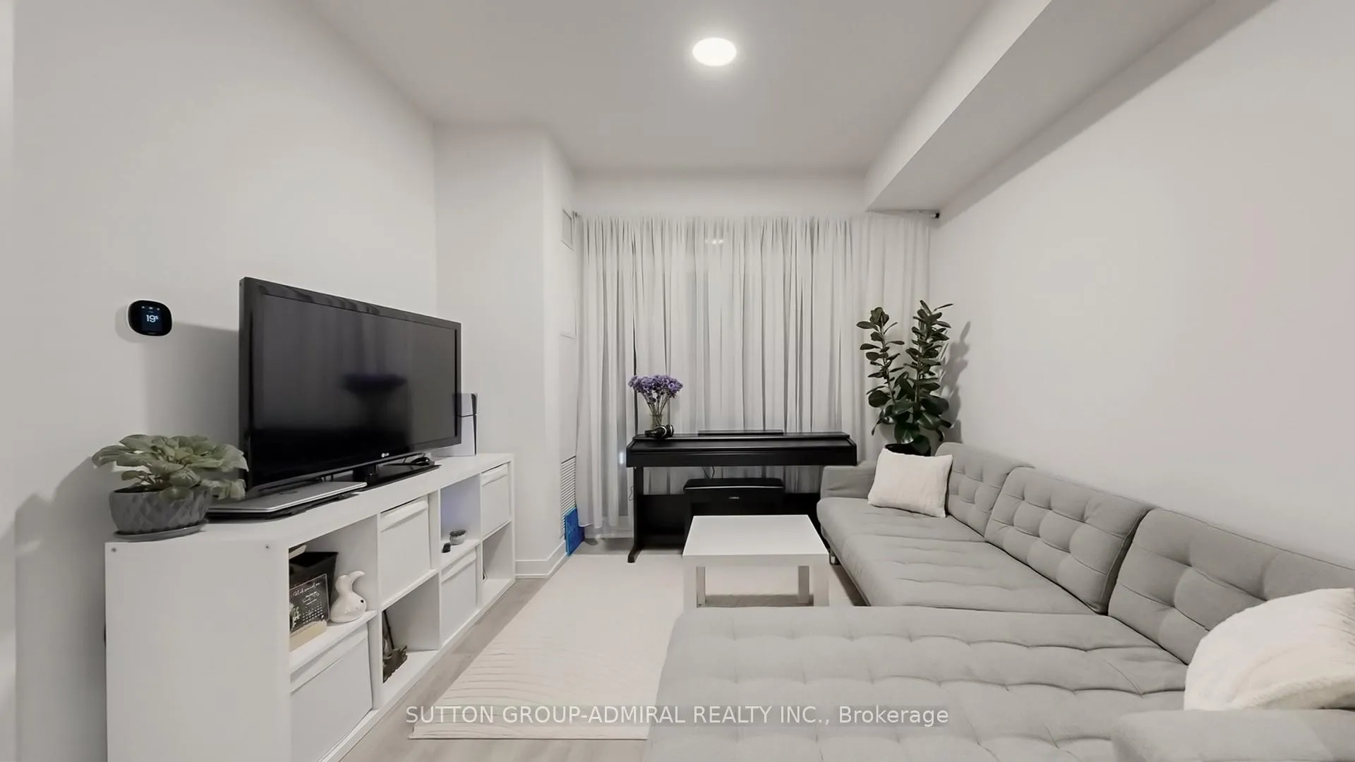 Photo 5 of Unit B-325, 50 Upper Mall Way, Vaughan, Brownridge — HOMEH