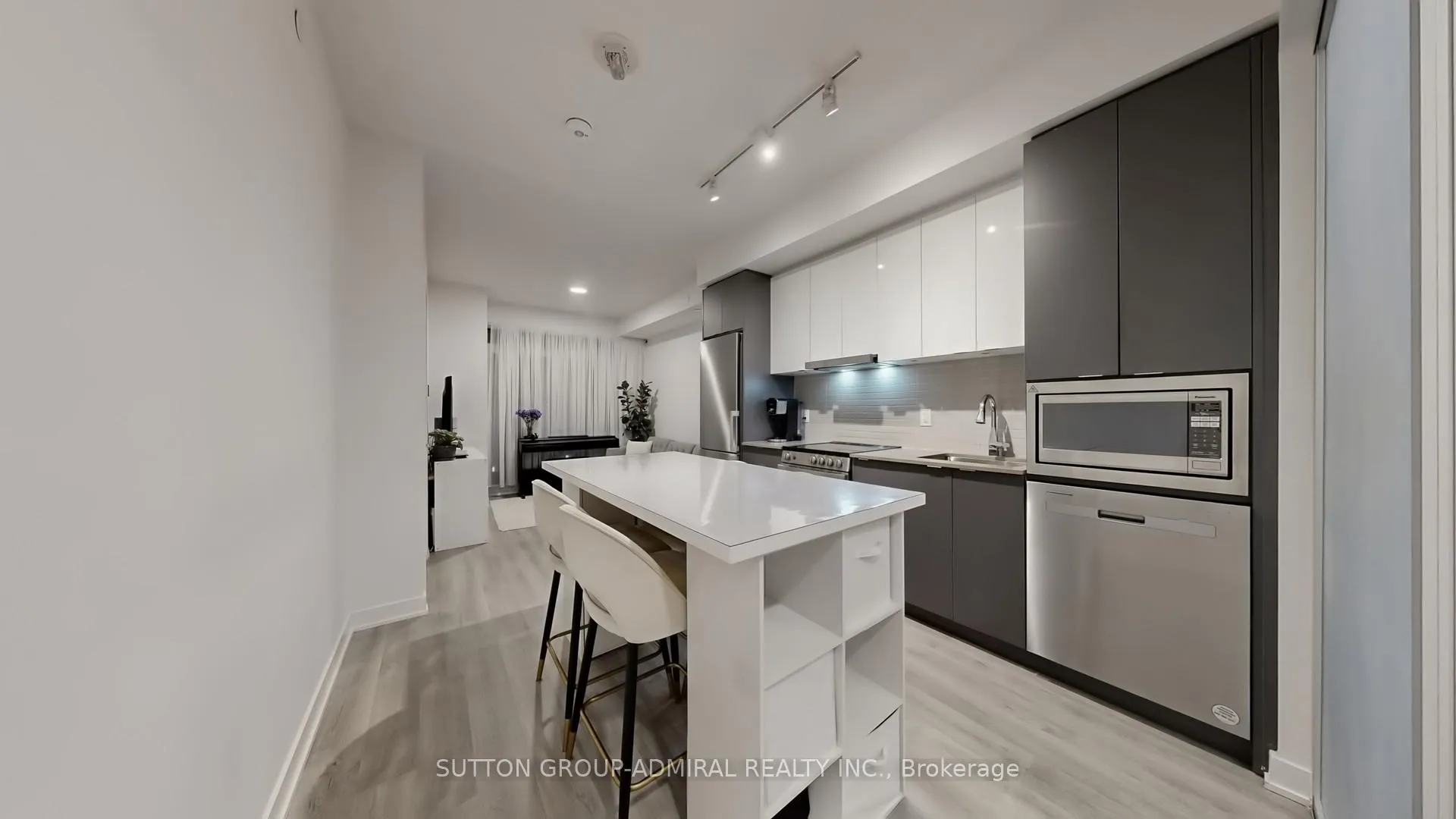 Photo 7 of Unit B-325, 50 Upper Mall Way, Vaughan, Brownridge — HOMEH