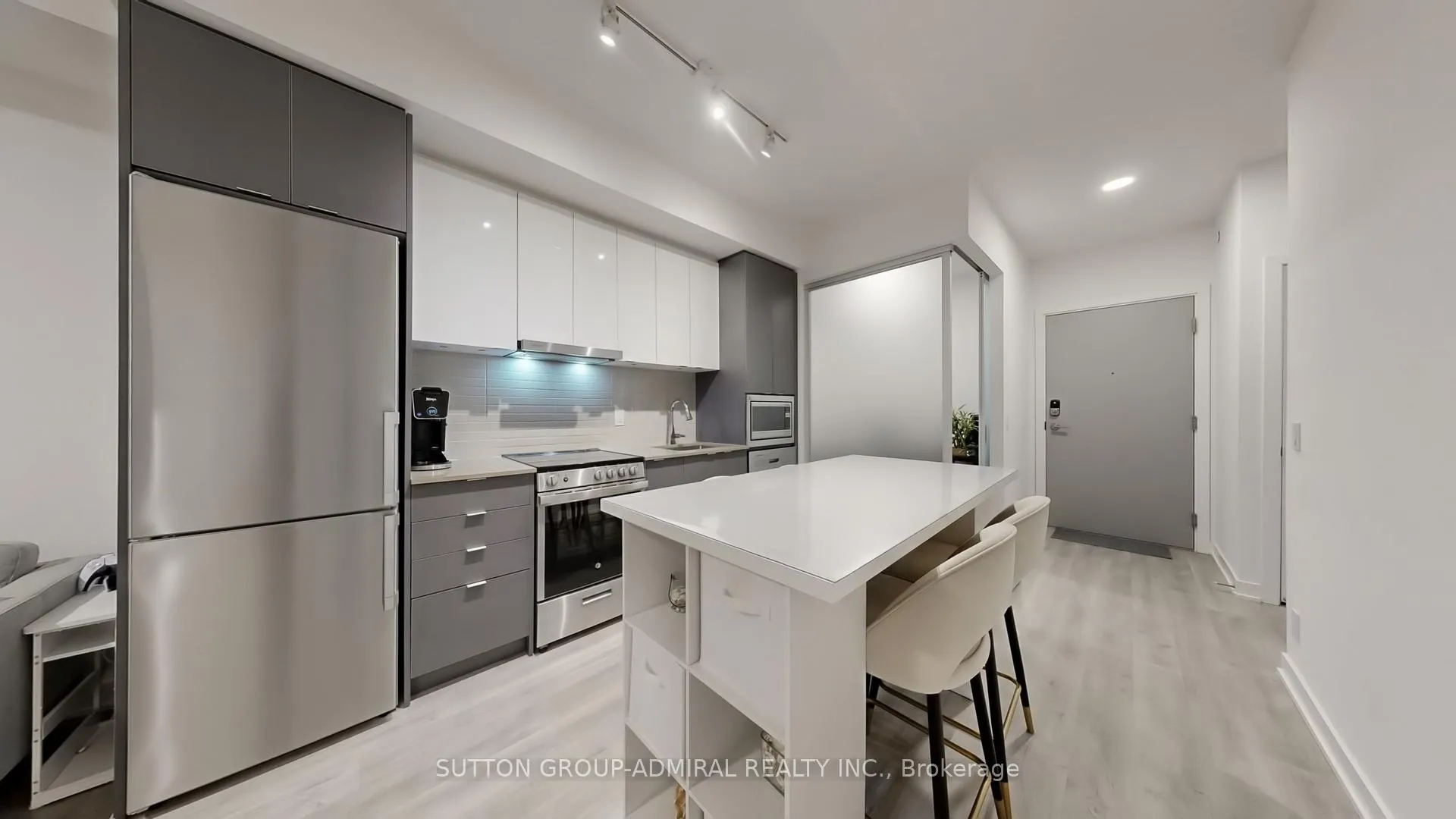 Photo 8 of Unit B-325, 50 Upper Mall Way, Vaughan, Brownridge — HOMEH