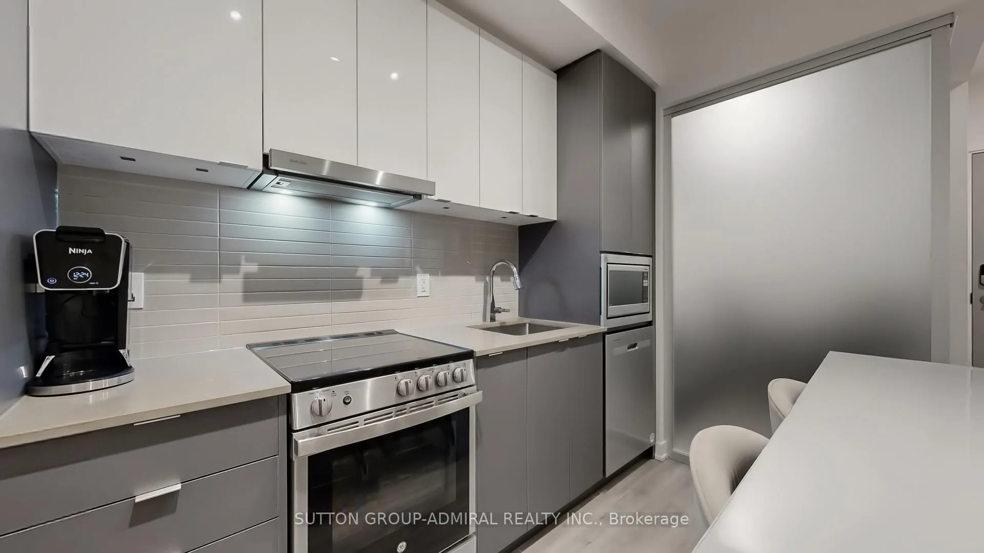 Photo 9 of Unit B-325, 50 Upper Mall Way, Vaughan, Brownridge — HOMEH