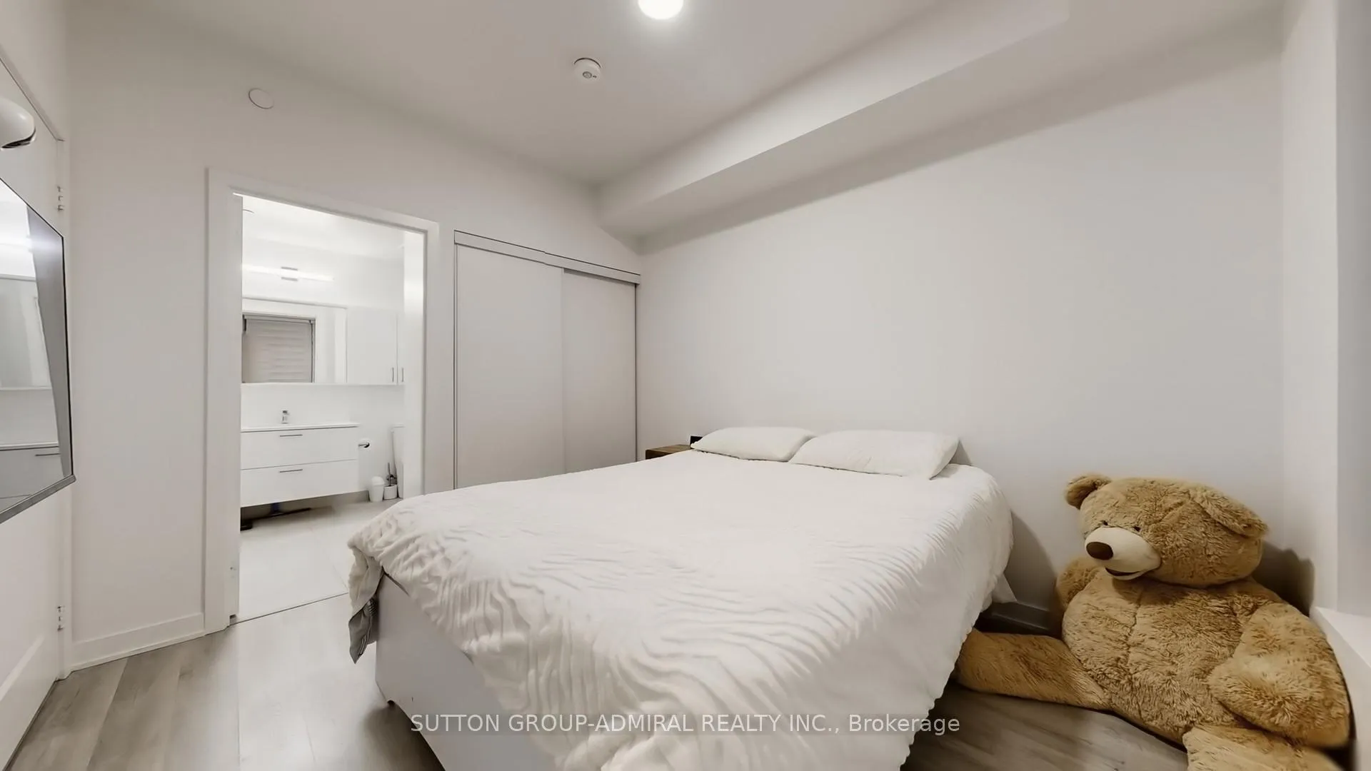 Photo 12 of Unit B-325, 50 Upper Mall Way, Vaughan, Brownridge — HOMEH