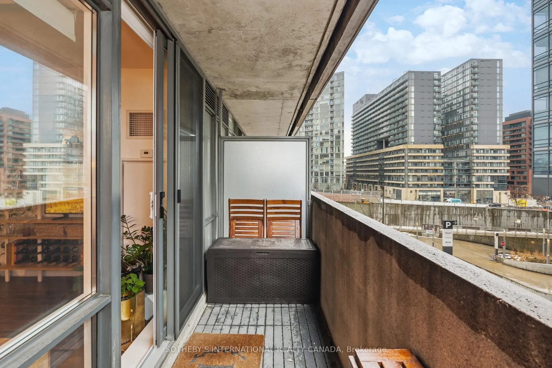 Photo 8 of Unit 407, 20 Joe Shuster Way, Toronto, Waterfront Communities — HOMEH