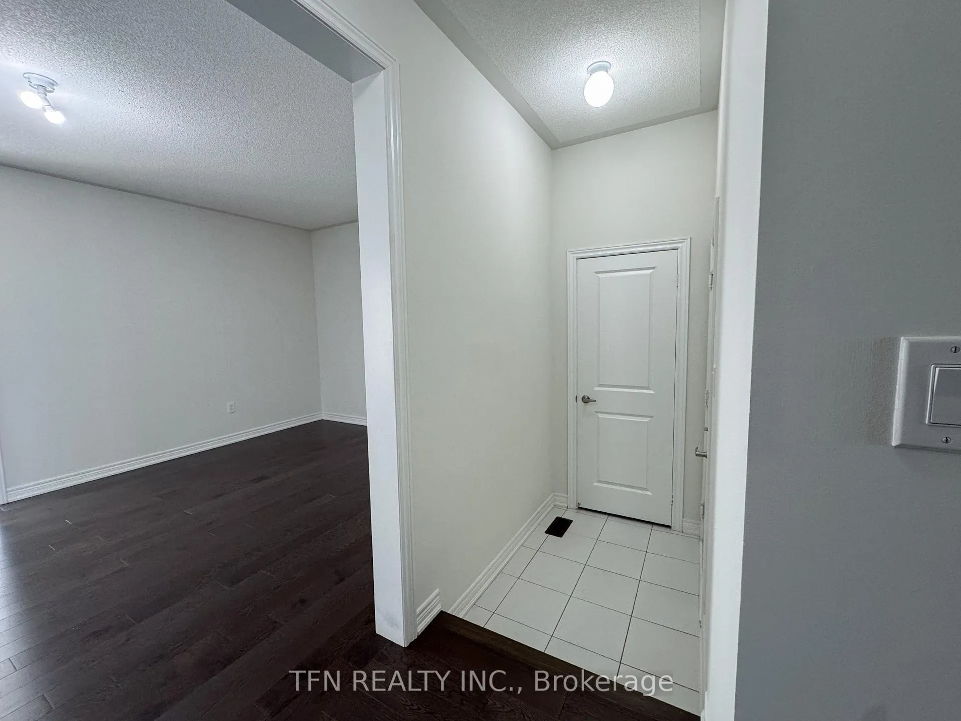 Photo 3 of 48 Boathouse Road N, Brampton, Northwest Brampton — HOMEH