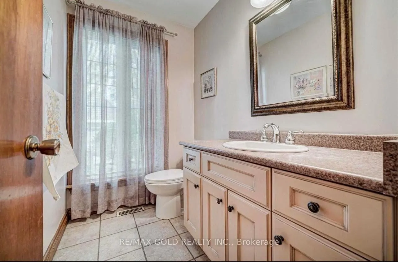 Photo 4 of 12 Kingsview Boulevard, Etobicoke, Kingsview Village-The Westway — HOMEH