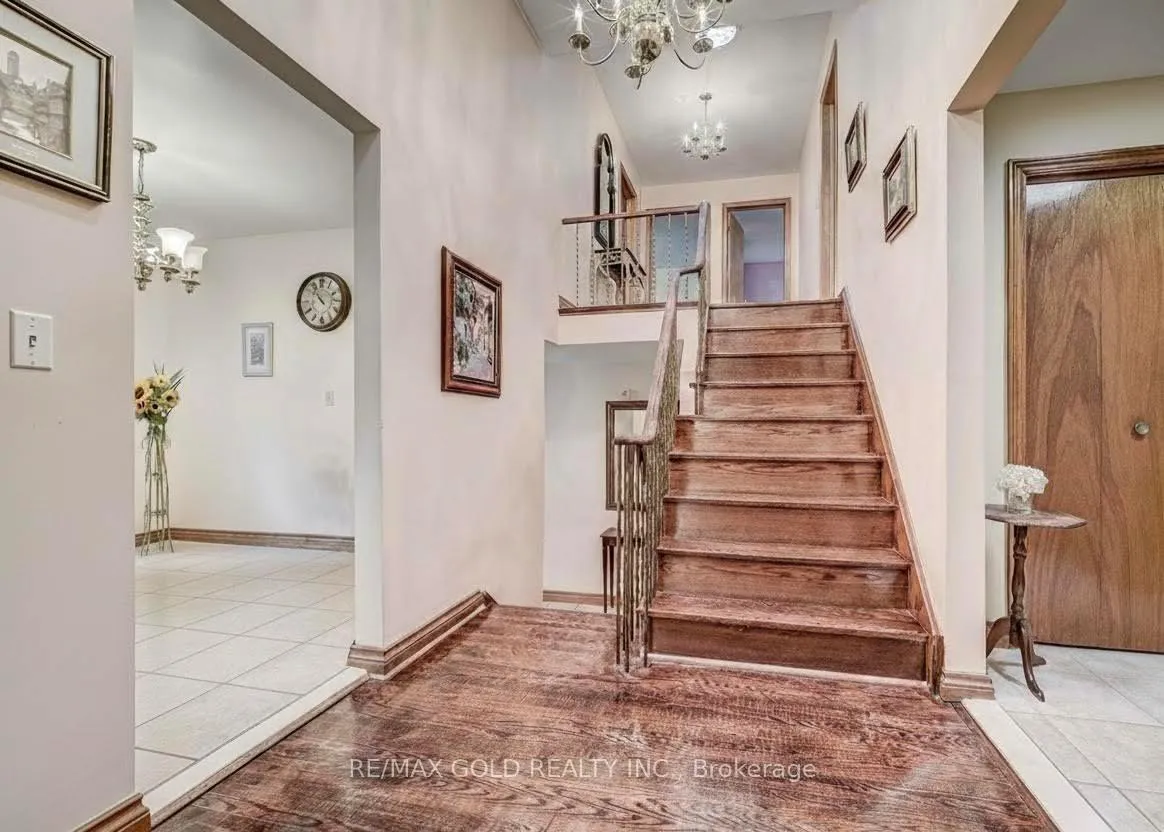 Photo 8 of 12 Kingsview Boulevard, Etobicoke, Kingsview Village-The Westway — HOMEH