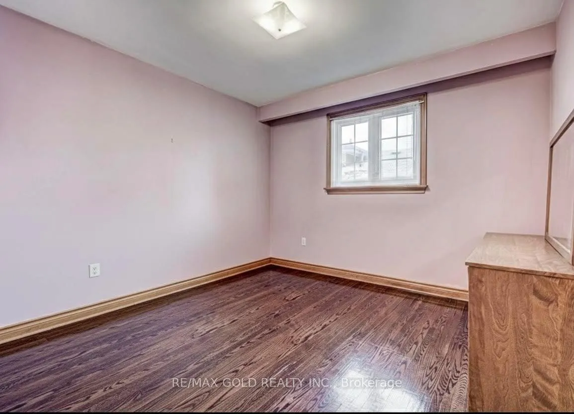 Photo 12 of 12 Kingsview Boulevard, Etobicoke, Kingsview Village-The Westway — HOMEH