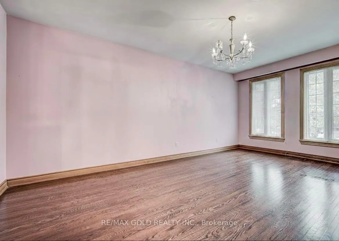 Photo 13 of 12 Kingsview Boulevard, Etobicoke, Kingsview Village-The Westway — HOMEH