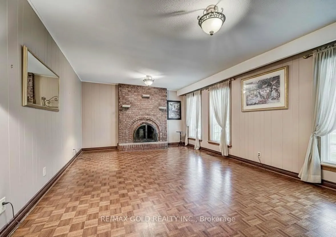 Photo 14 of 12 Kingsview Boulevard, Etobicoke, Kingsview Village-The Westway — HOMEH