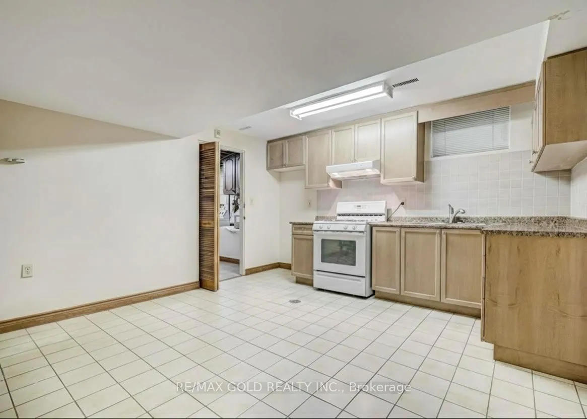Photo 15 of 12 Kingsview Boulevard, Etobicoke, Kingsview Village-The Westway — HOMEH