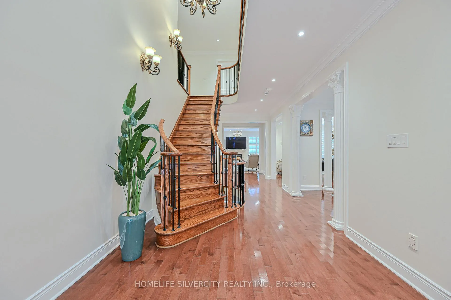 Photo 2 of 5 Highvalley Circle, Brampton, Bram East — HOMEH