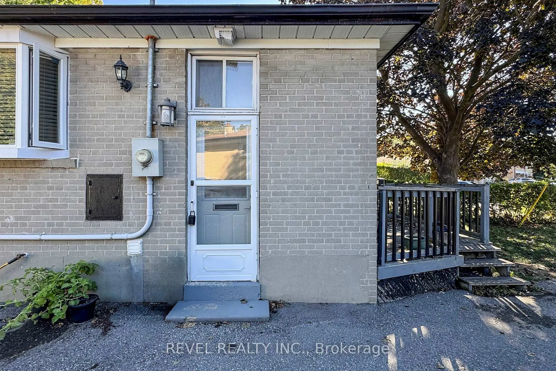 Photo 2 of 213 Rosedale Drive, Whitby, Downtown Whitby — HOMEH