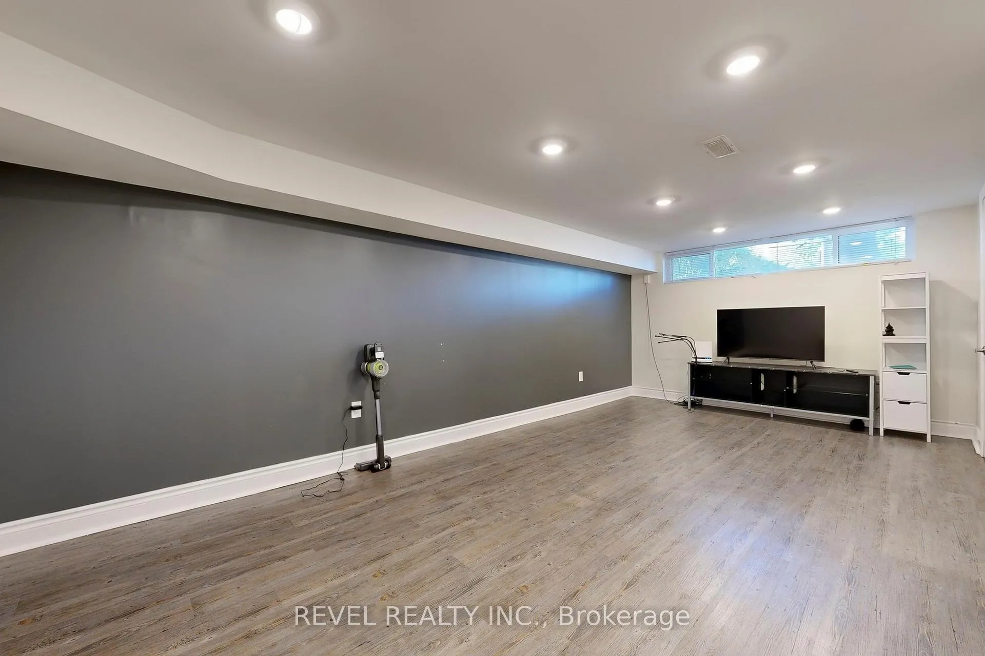 Photo 4 of 213 Rosedale Drive, Whitby, Downtown Whitby — HOMEH