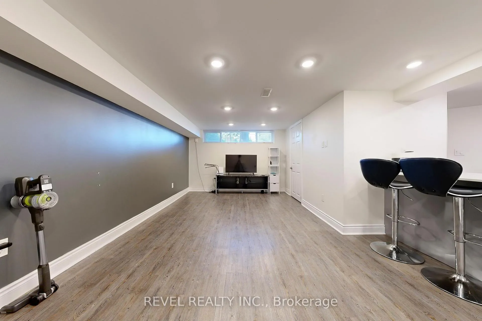 Photo 5 of 213 Rosedale Drive, Whitby, Downtown Whitby — HOMEH