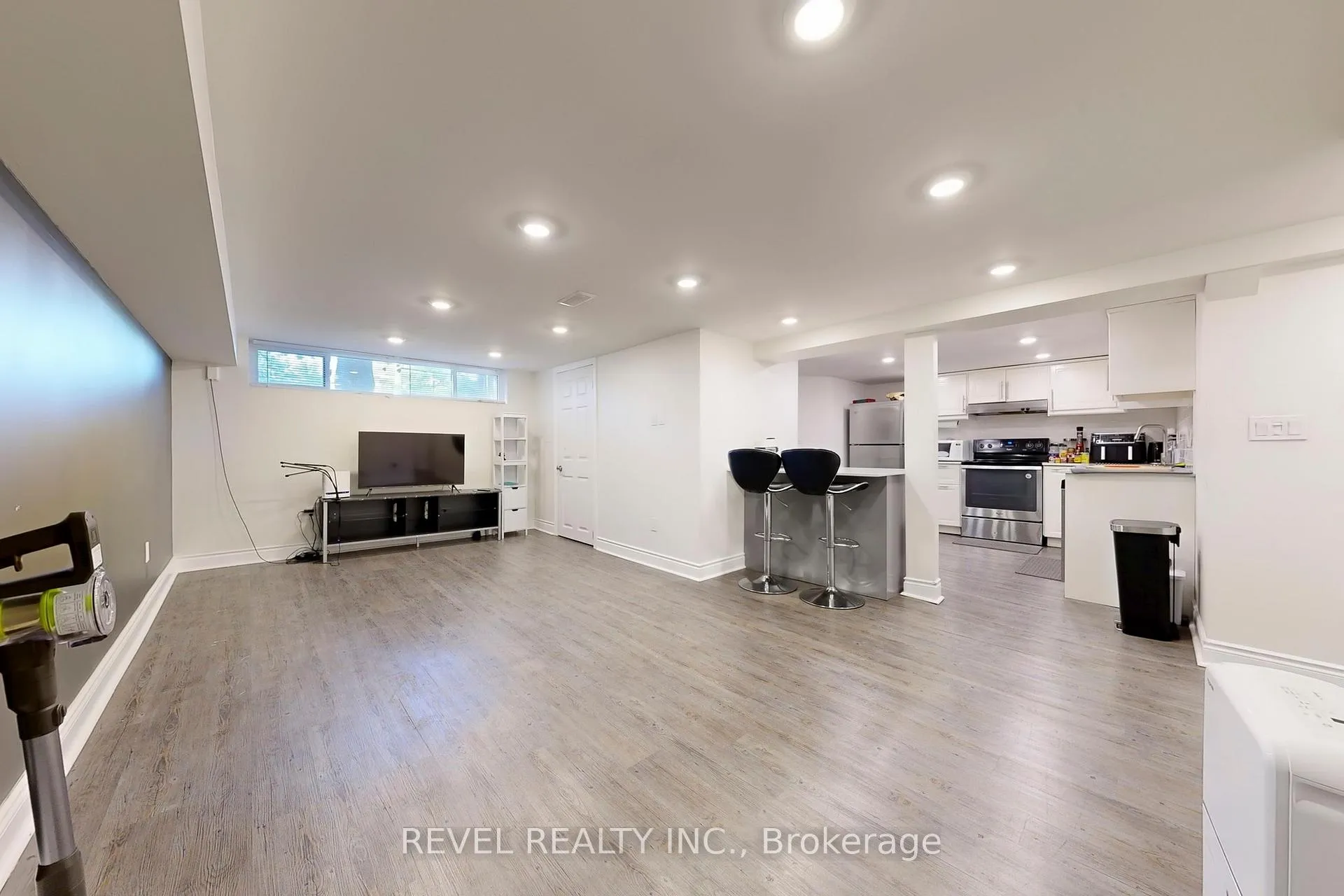 Photo 6 of 213 Rosedale Drive, Whitby, Downtown Whitby — HOMEH