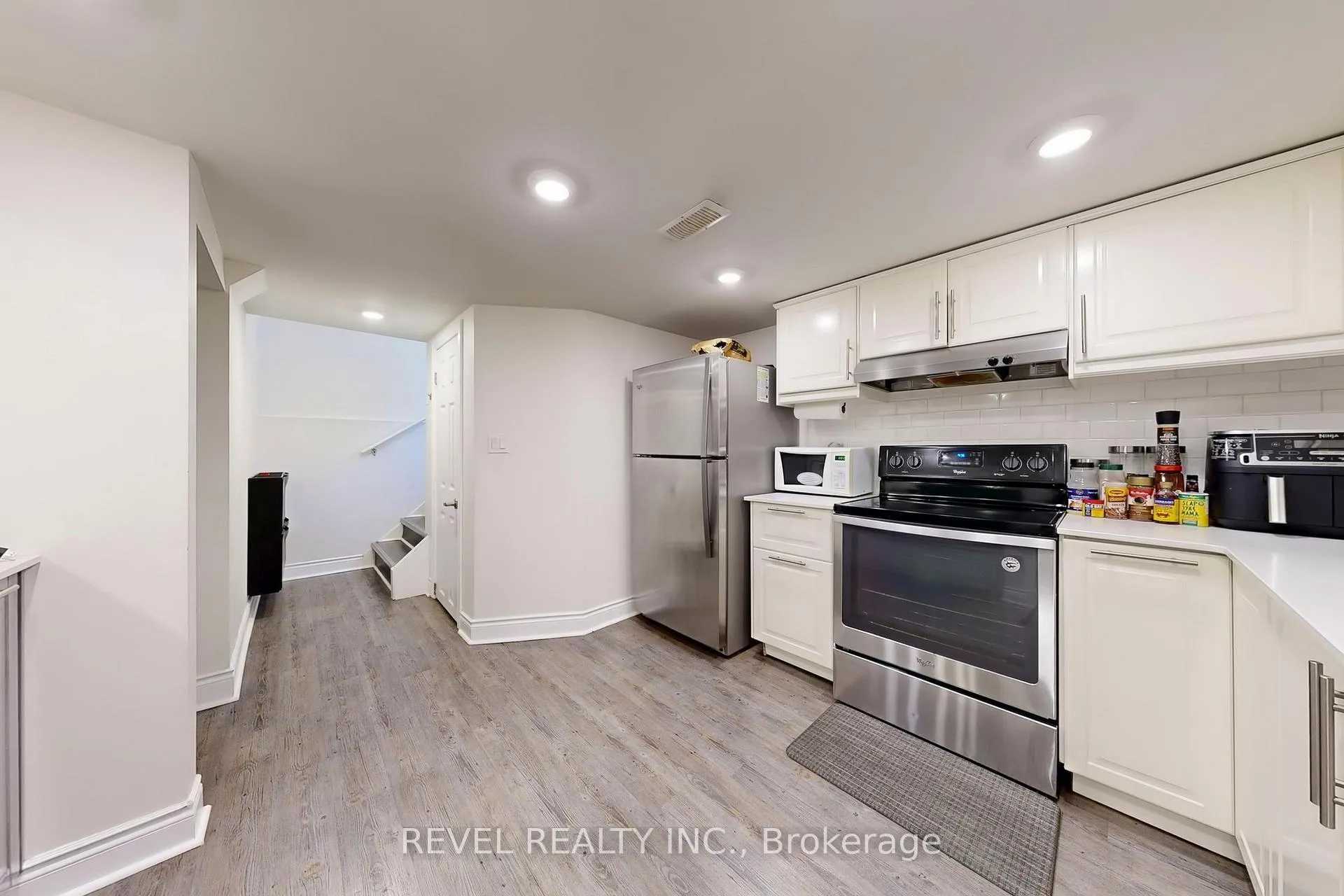 Photo 10 of 213 Rosedale Drive, Whitby, Downtown Whitby — HOMEH