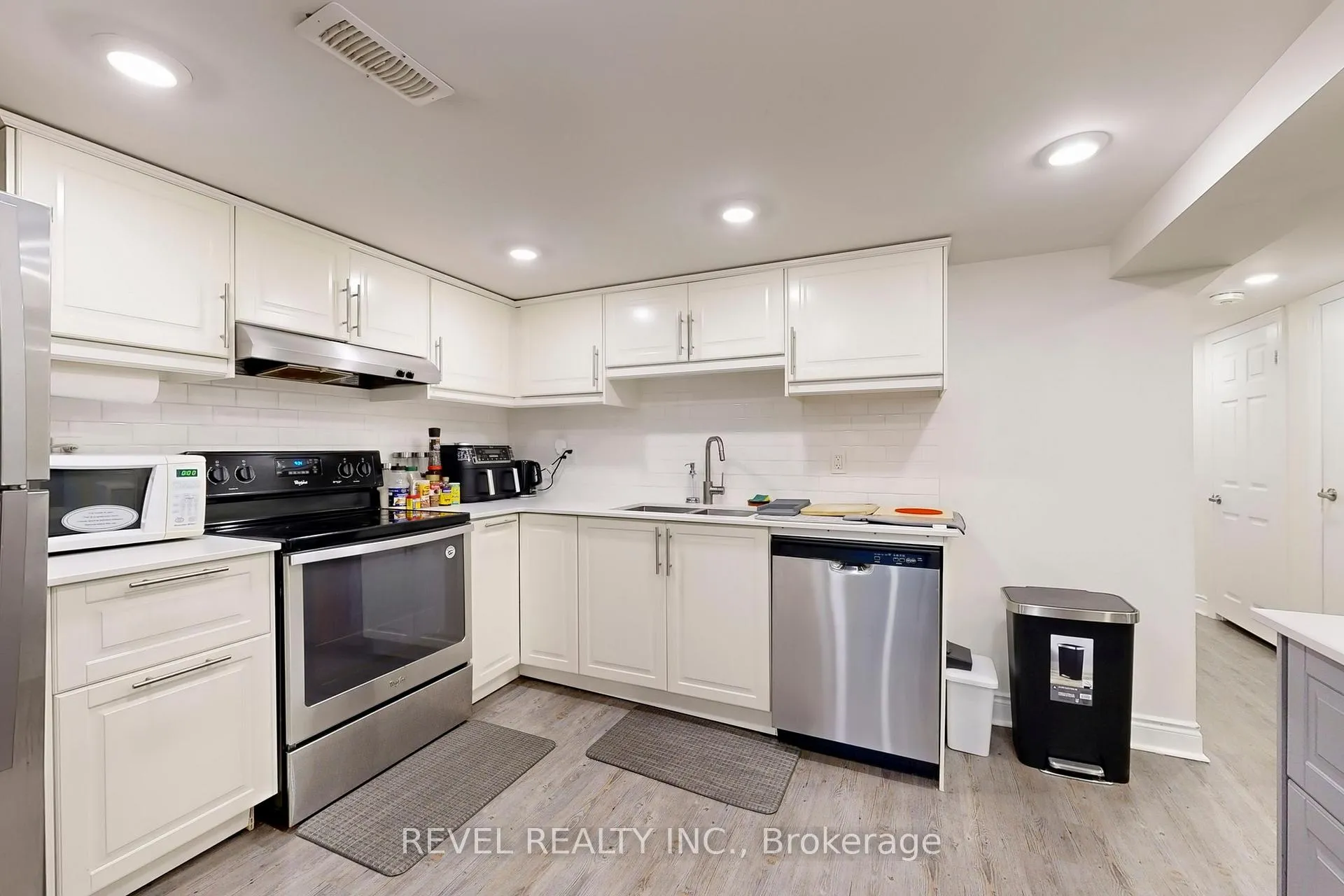 Photo 11 of 213 Rosedale Drive, Whitby, Downtown Whitby — HOMEH
