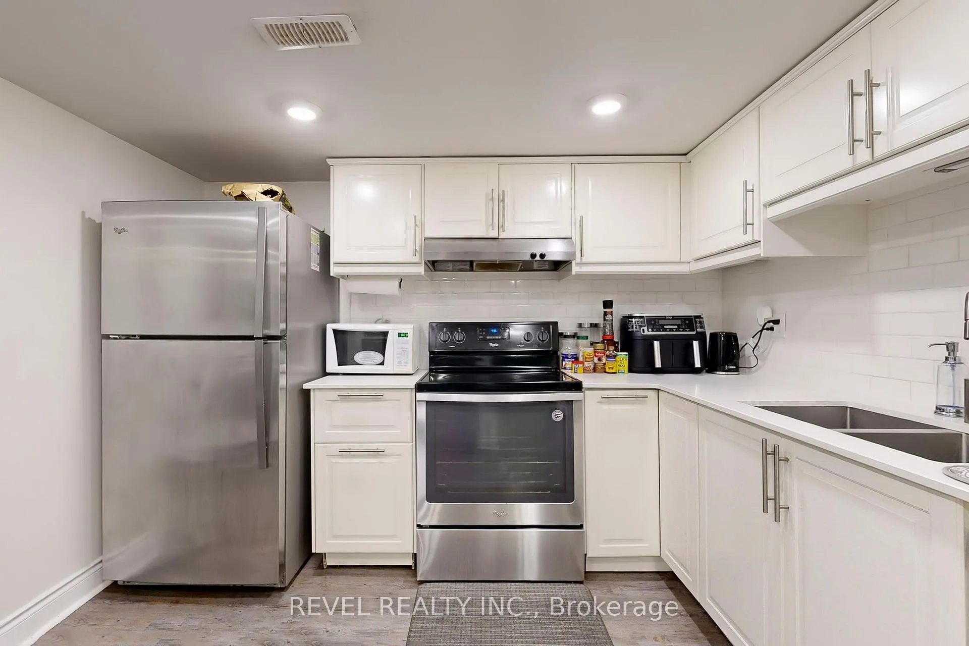 Photo 12 of 213 Rosedale Drive, Whitby, Downtown Whitby — HOMEH