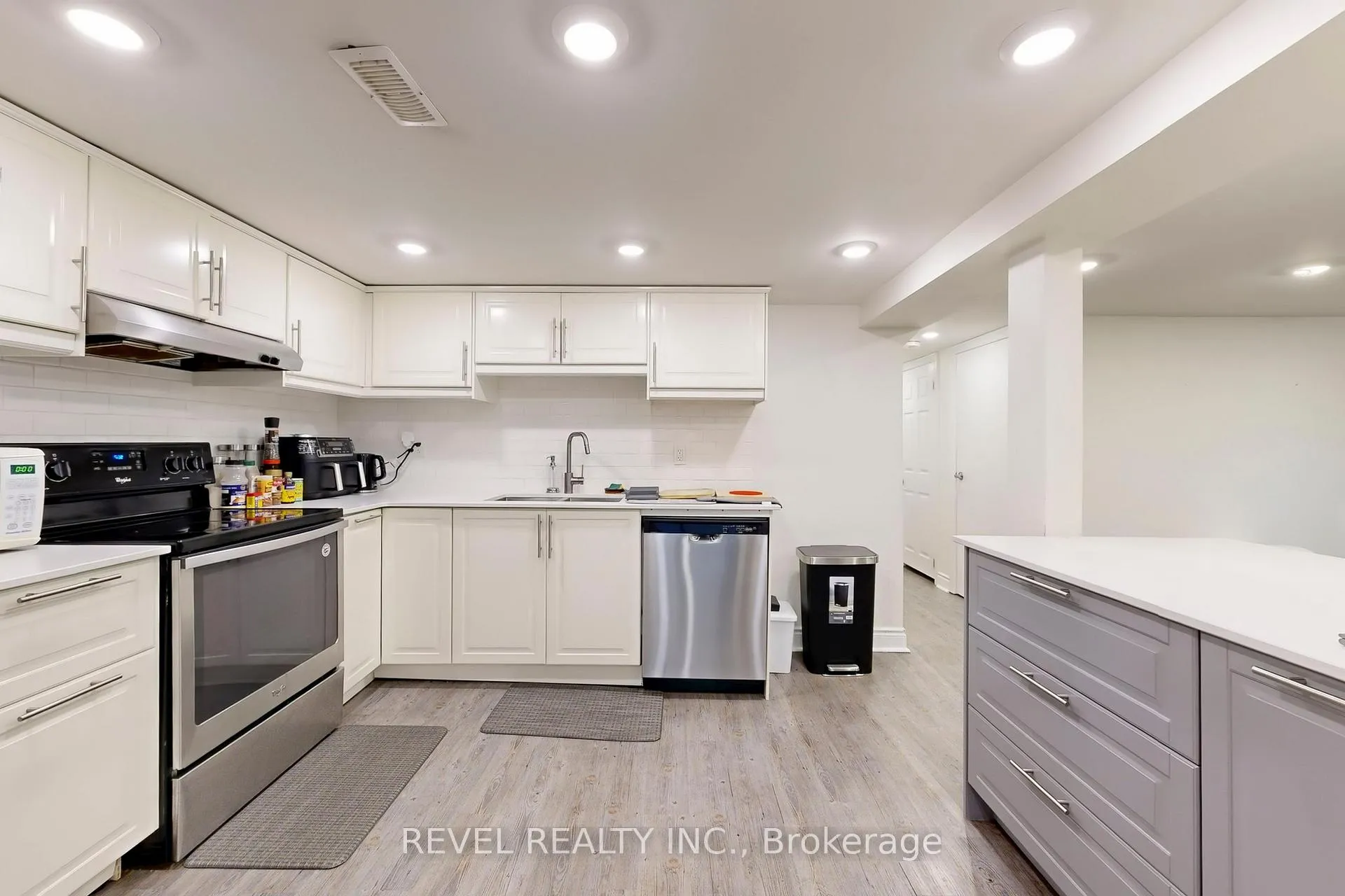 Photo 13 of 213 Rosedale Drive, Whitby, Downtown Whitby — HOMEH