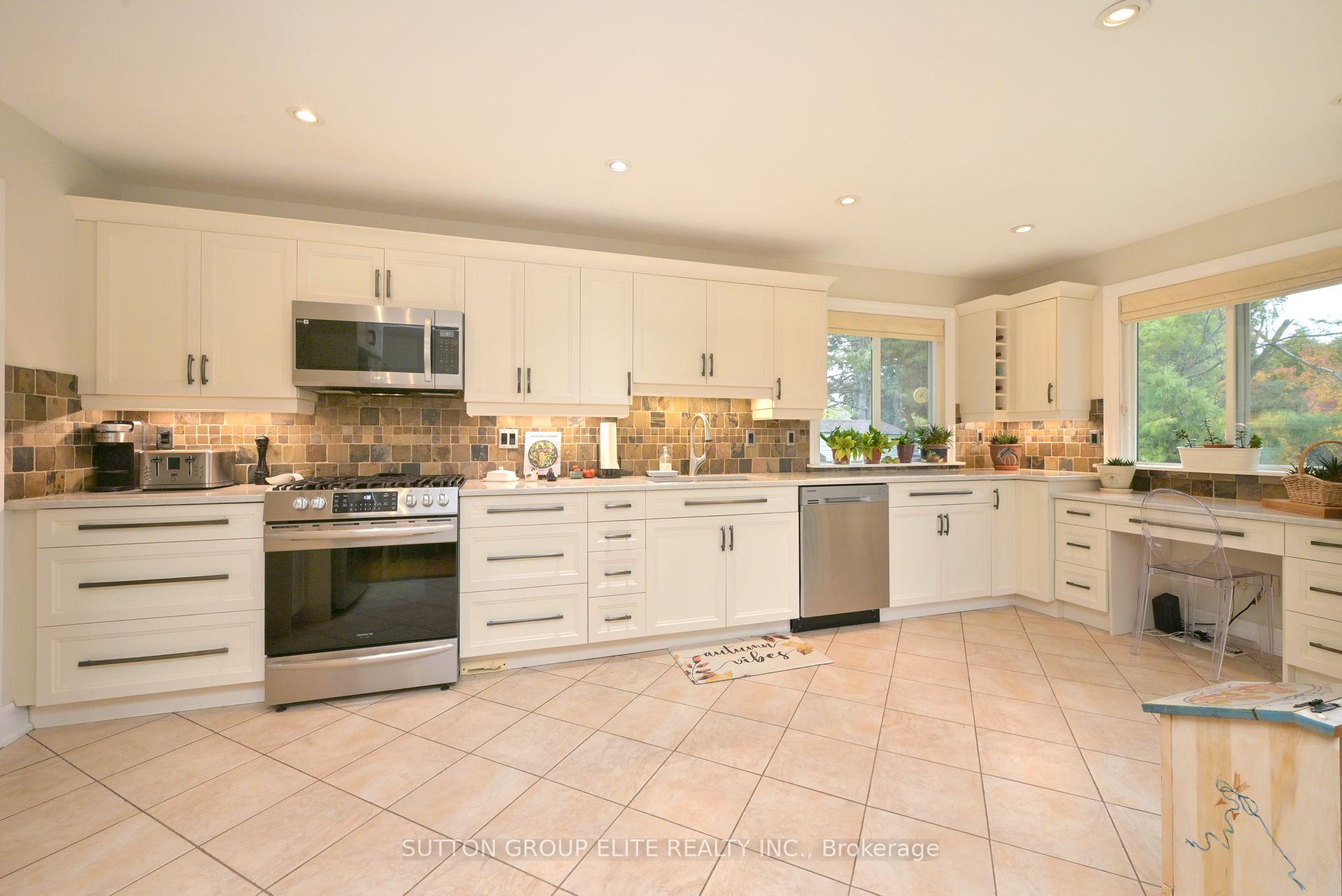 Photo 5 of 2129 Chantler Street, Innisfil, Stroud — HOMEH