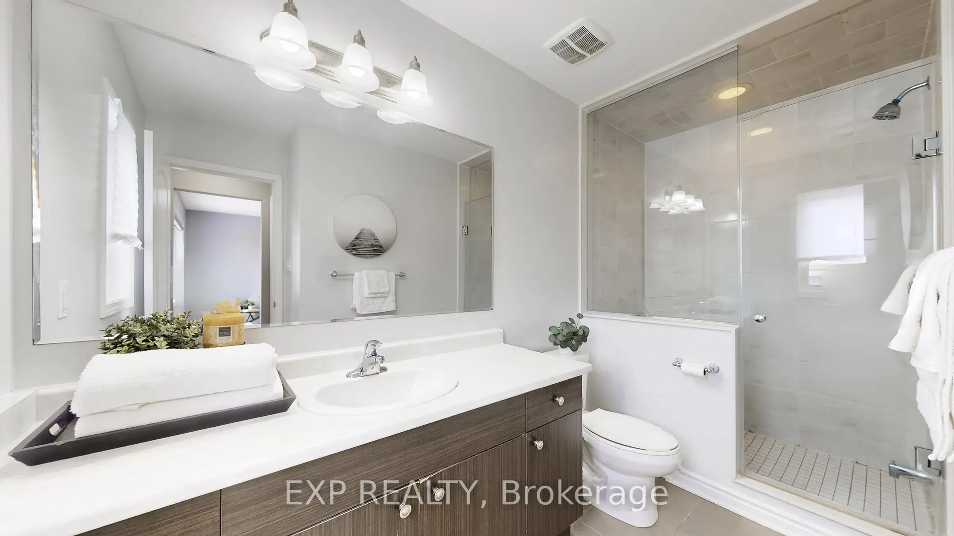 Photo 12 of 27 Leadenhall Road, Brampton, Northwest Brampton — HOMEH