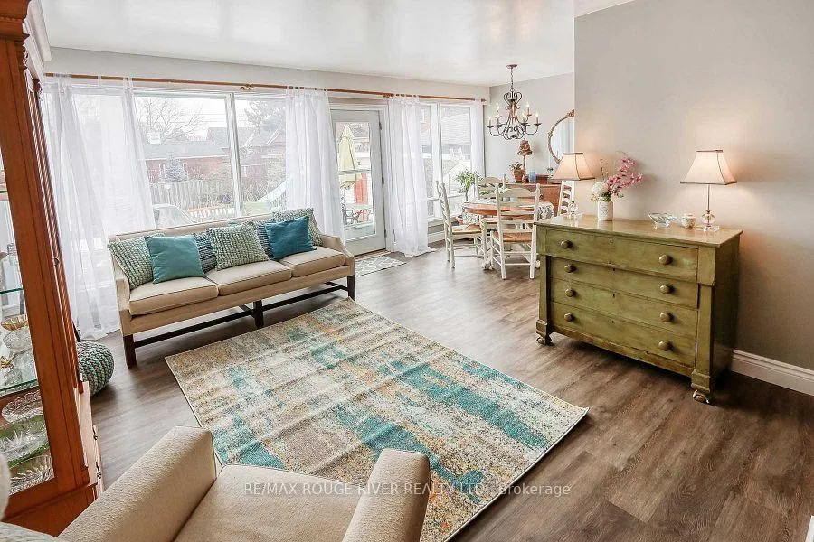 Photo 10 of 409 Peel Street, Whitby, Downtown Whitby — HOMEH