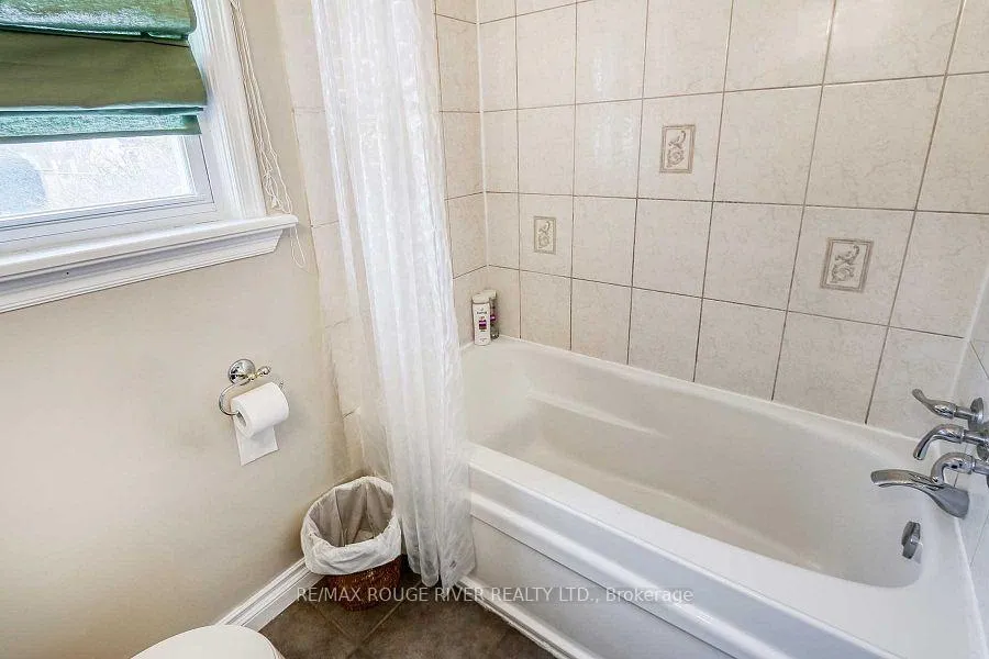 Photo 18 of 409 Peel Street, Whitby, Downtown Whitby — HOMEH