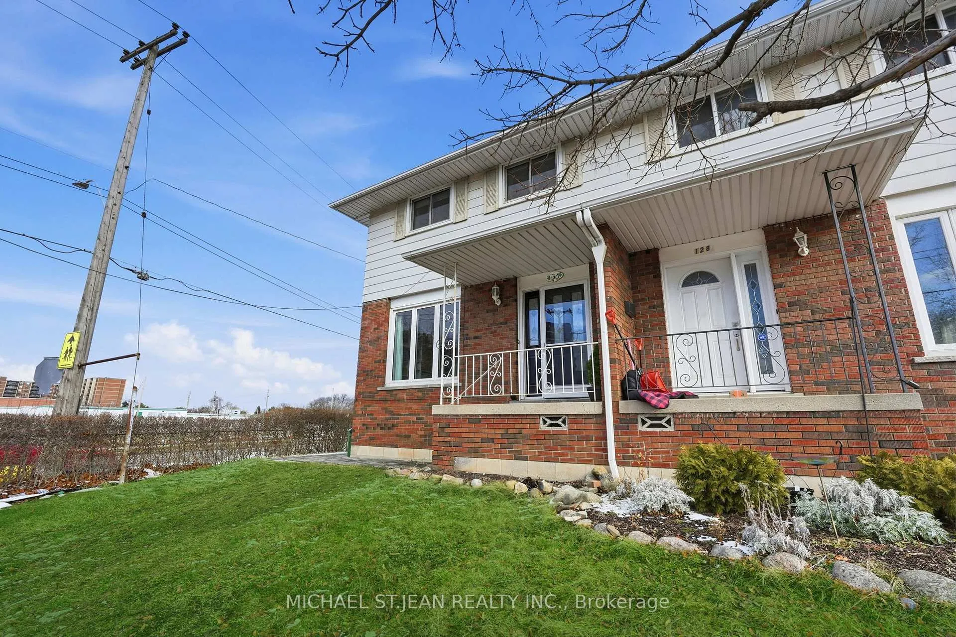 Photo 2 of 130 Riverdale Drive, Hamilton, Riverdale — HOMEH