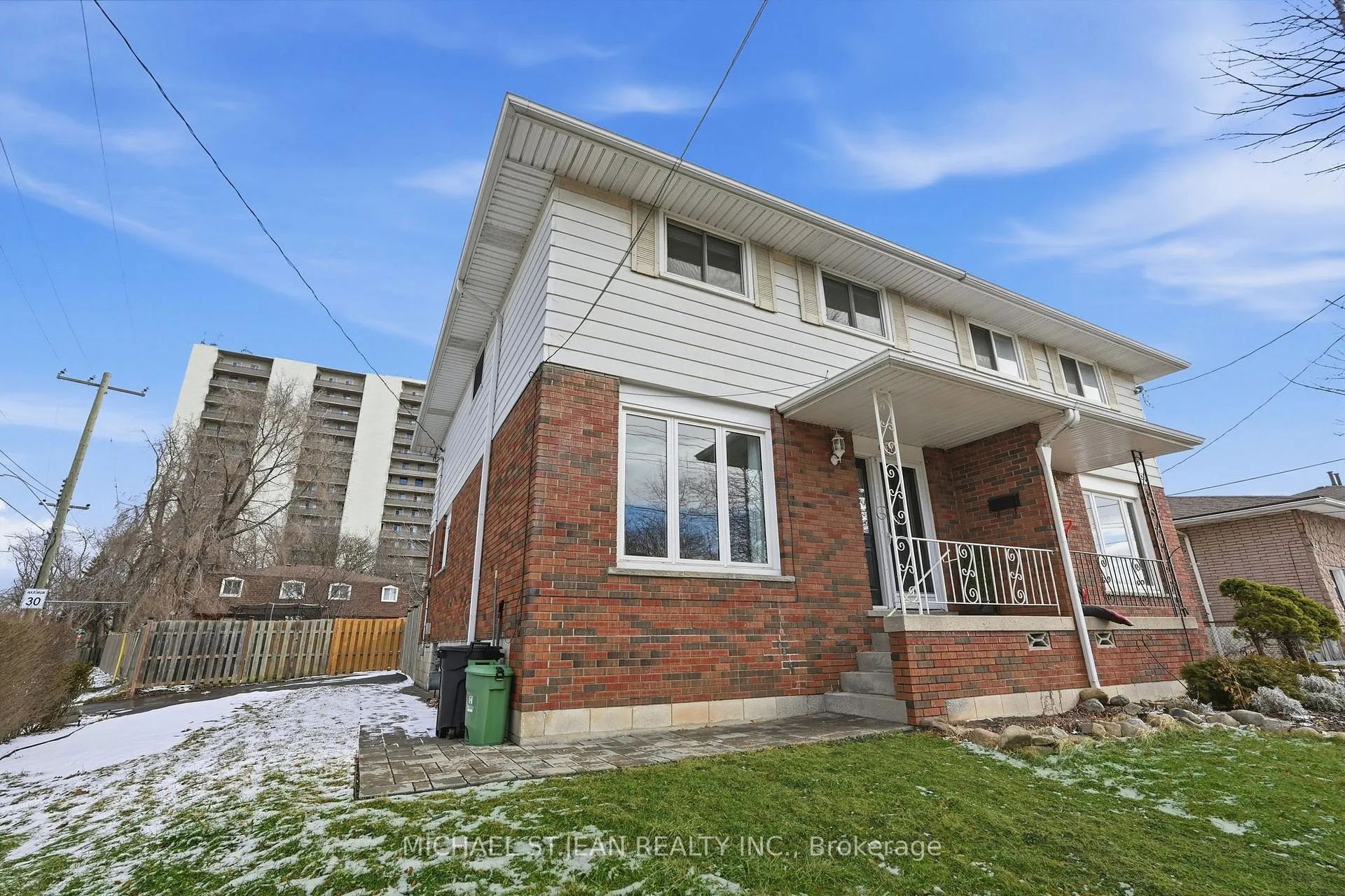 Photo 3 of 130 Riverdale Drive, Hamilton, Riverdale — HOMEH