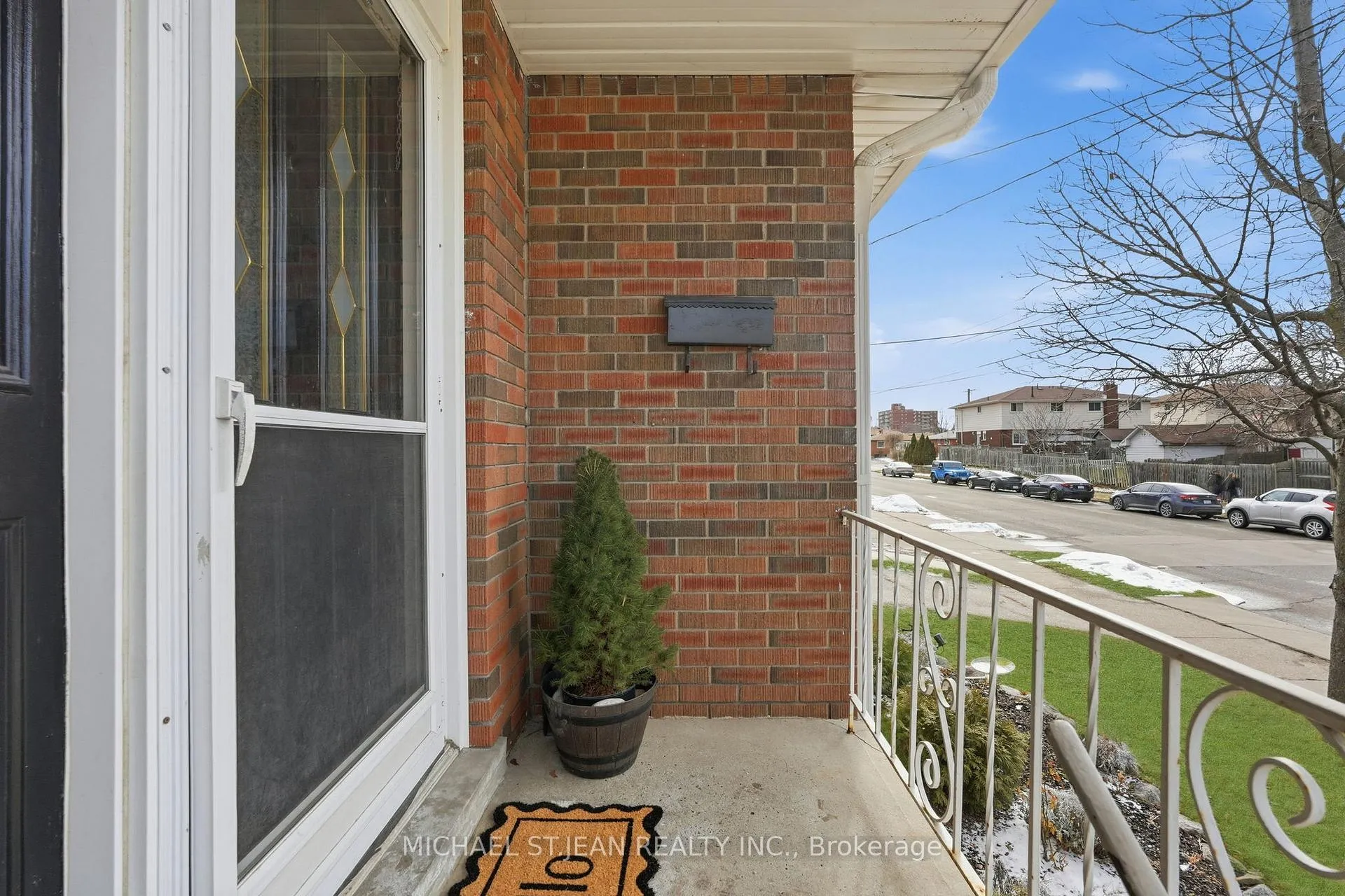 Photo 5 of 130 Riverdale Drive, Hamilton, Riverdale — HOMEH