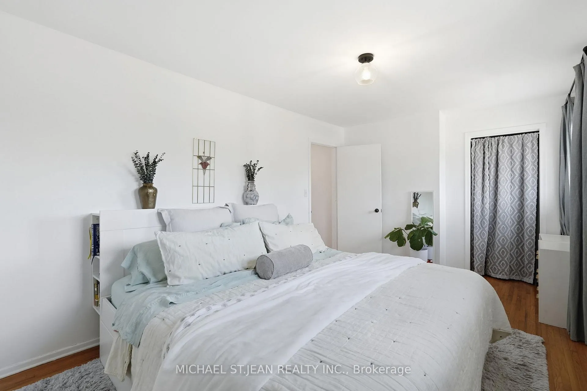 Photo 17 of 130 Riverdale Drive, Hamilton, Riverdale — HOMEH