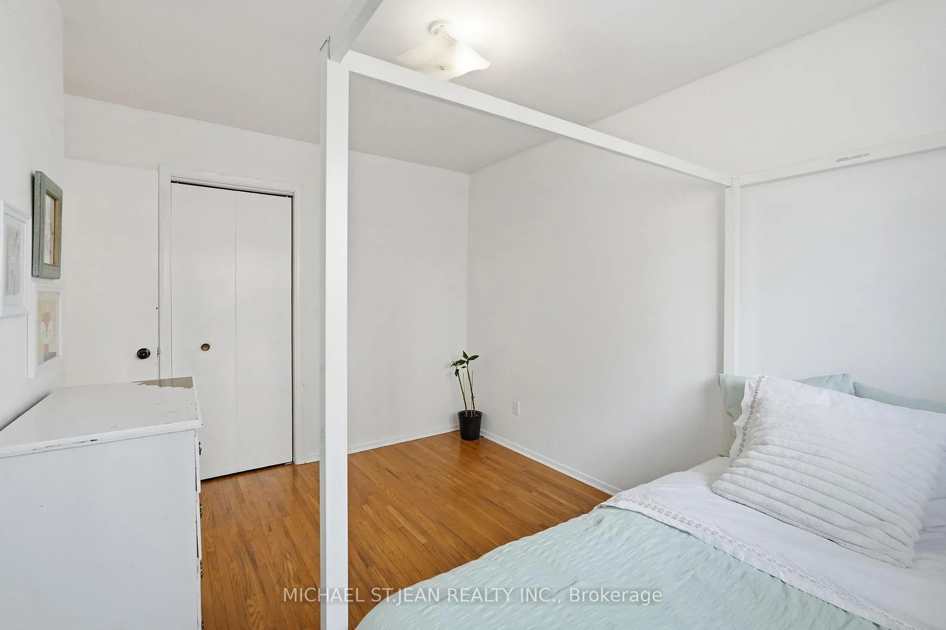 Photo 24 of 130 Riverdale Drive, Hamilton, Riverdale — HOMEH