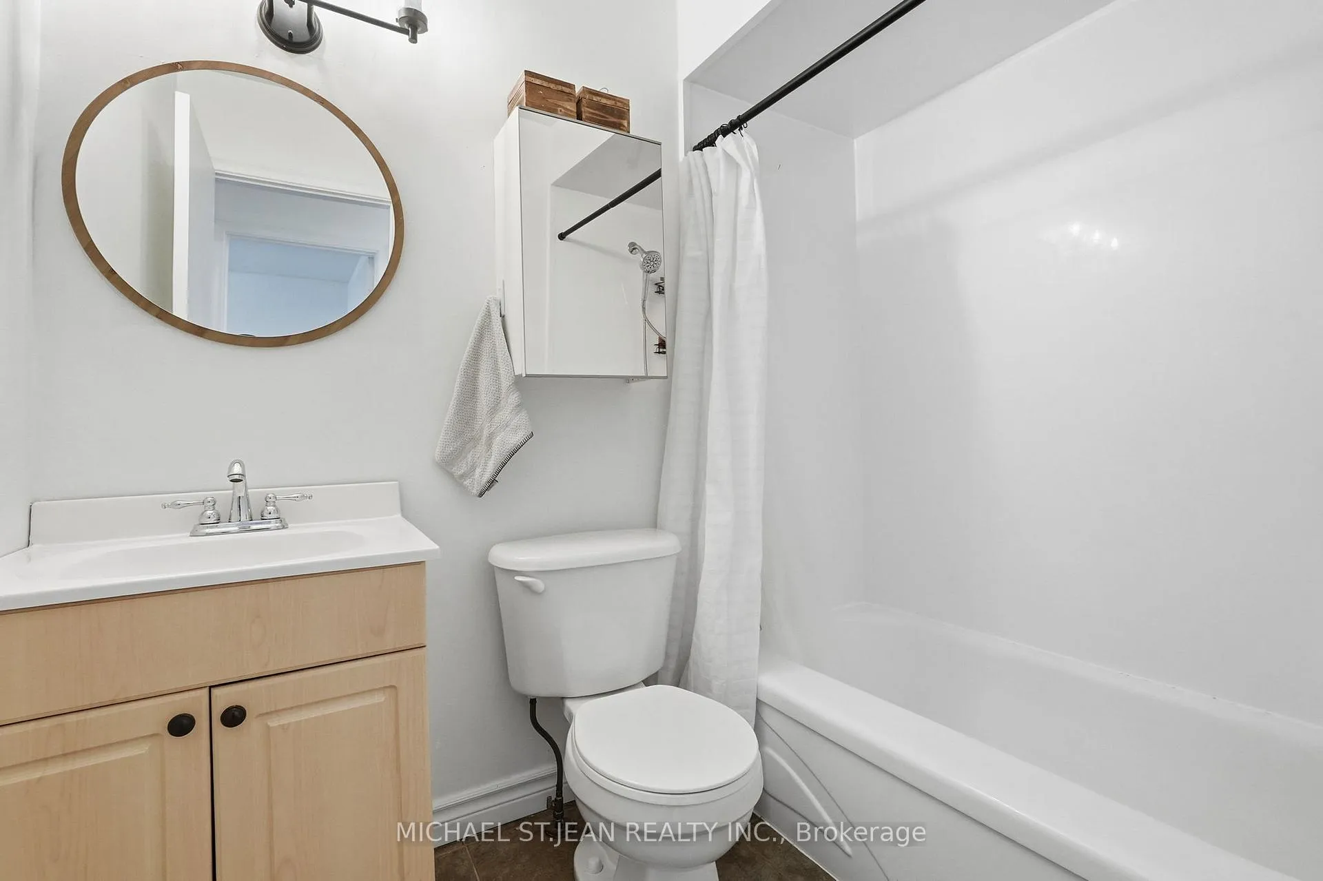 Photo 25 of 130 Riverdale Drive, Hamilton, Riverdale — HOMEH