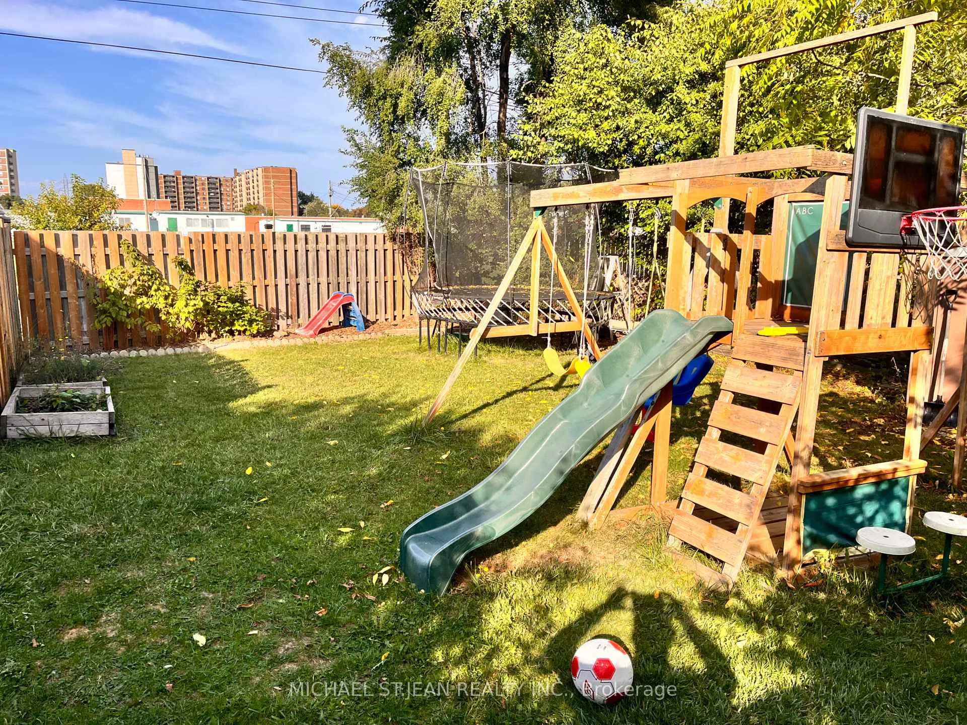 Photo 42 of 130 Riverdale Drive, Hamilton, Riverdale — HOMEH