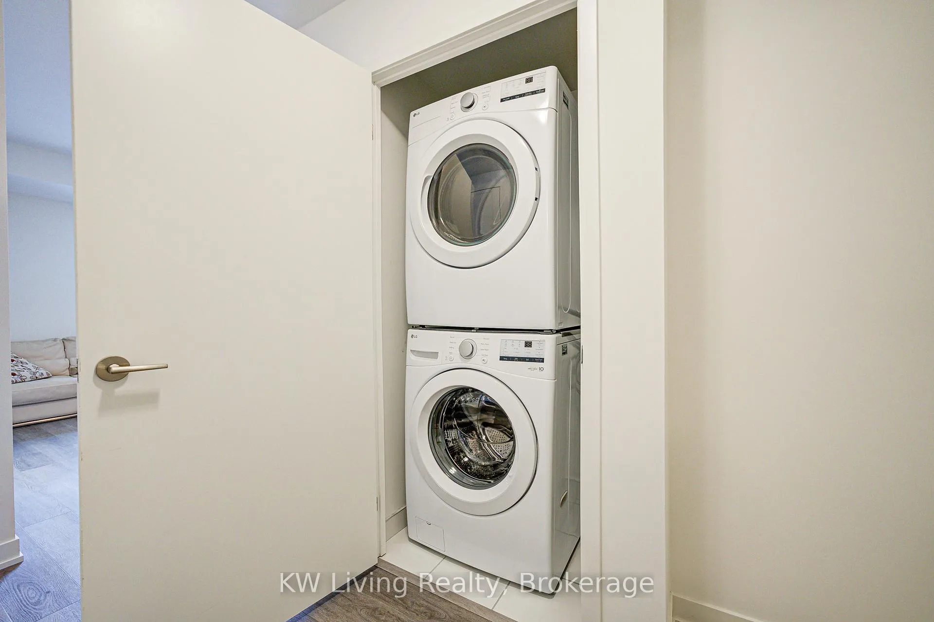 Photo 16 of Unit 712, 292 Verdale Crossing, Markham, Unionville — HOMEH