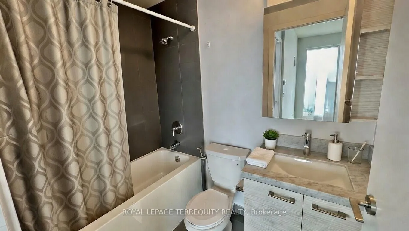 Photo 8 of Unit 5105, 2221 Yonge Street, Toronto, Mount Pleasant West — HOMEH