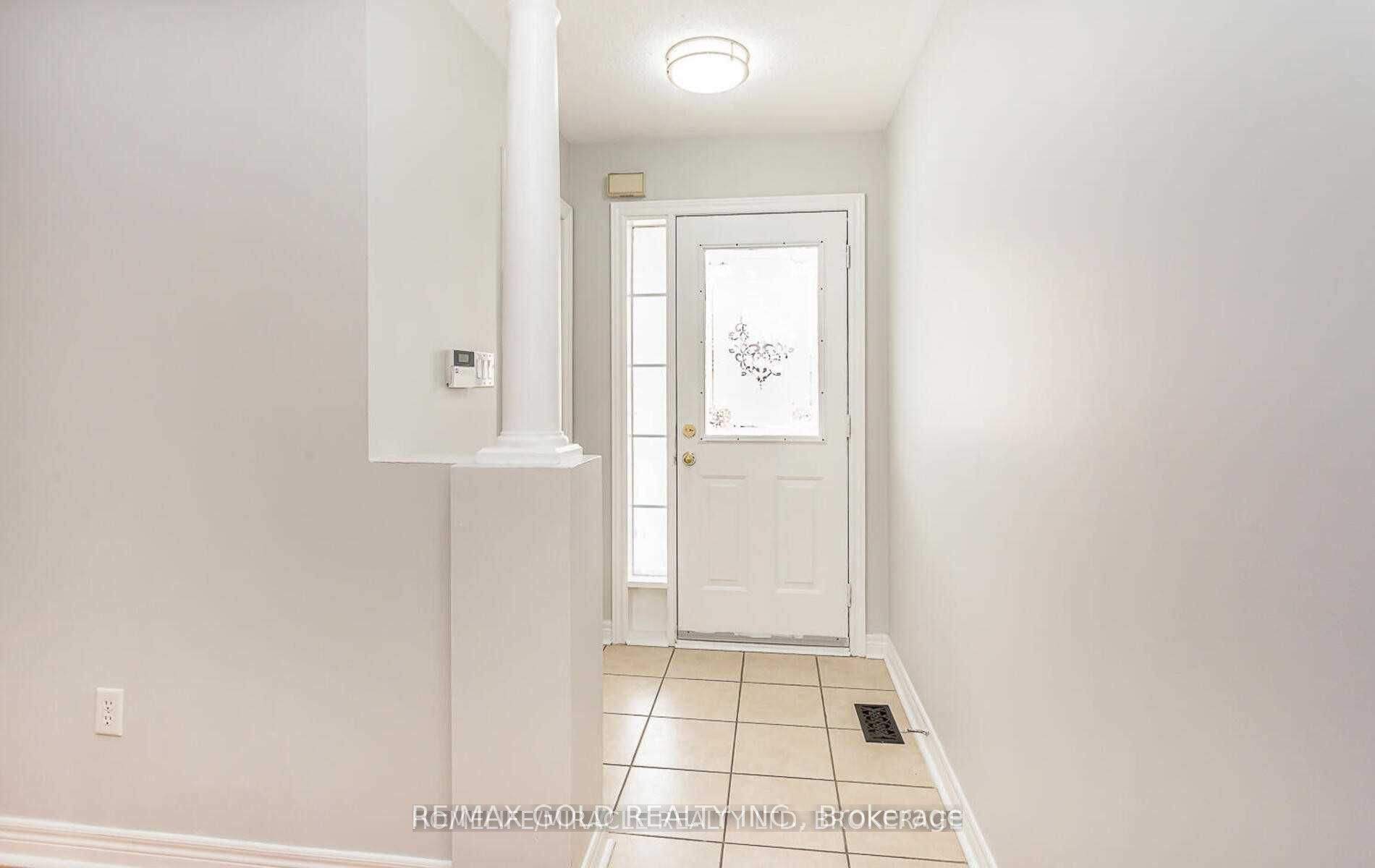 Photo 7 of 32 Earl Grey Crescent, Brampton, Fletcher's Meadow — HOMEH