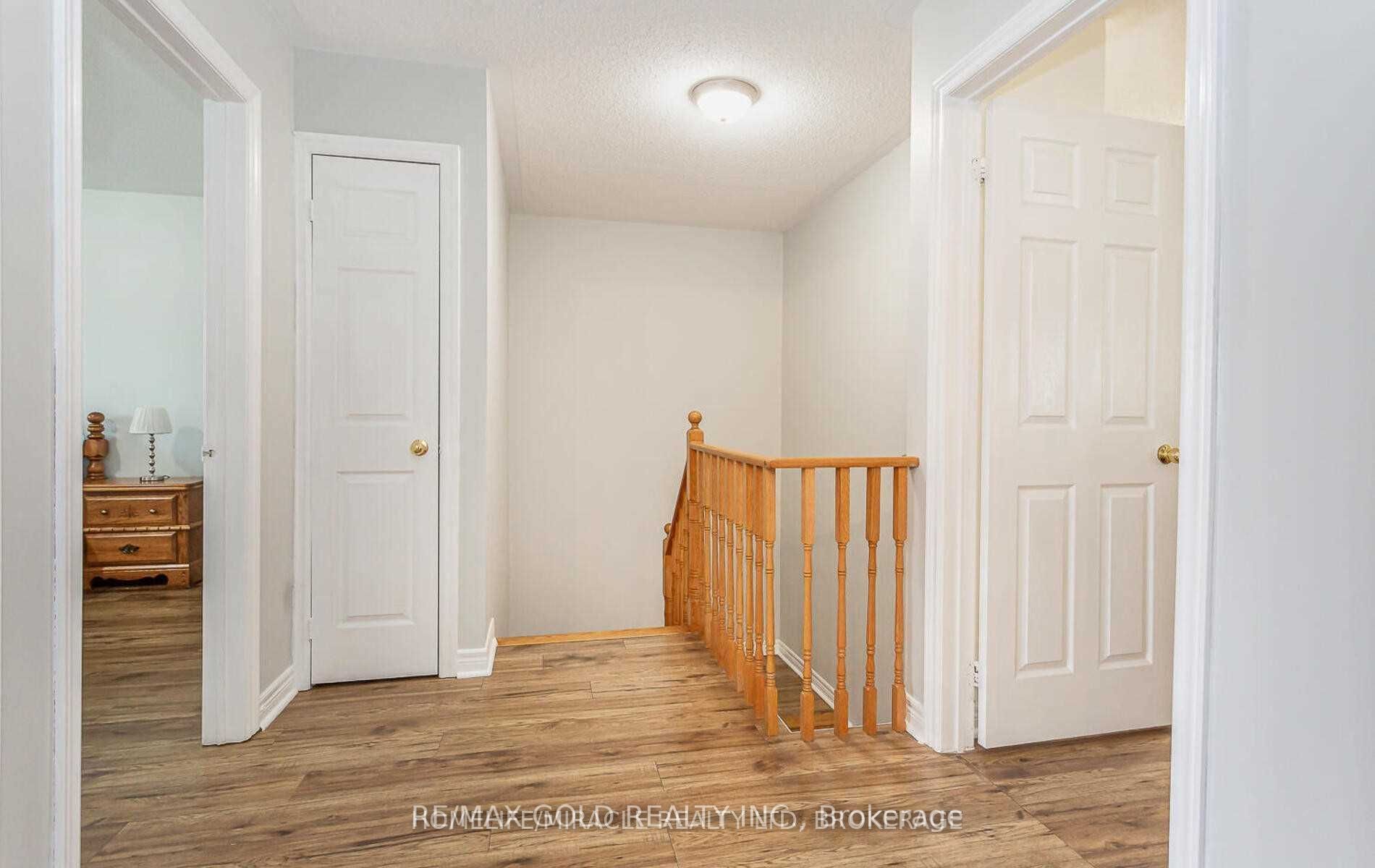 Photo 4 of 32 Earl Grey Crescent, Brampton, Fletcher's Meadow — HOMEH